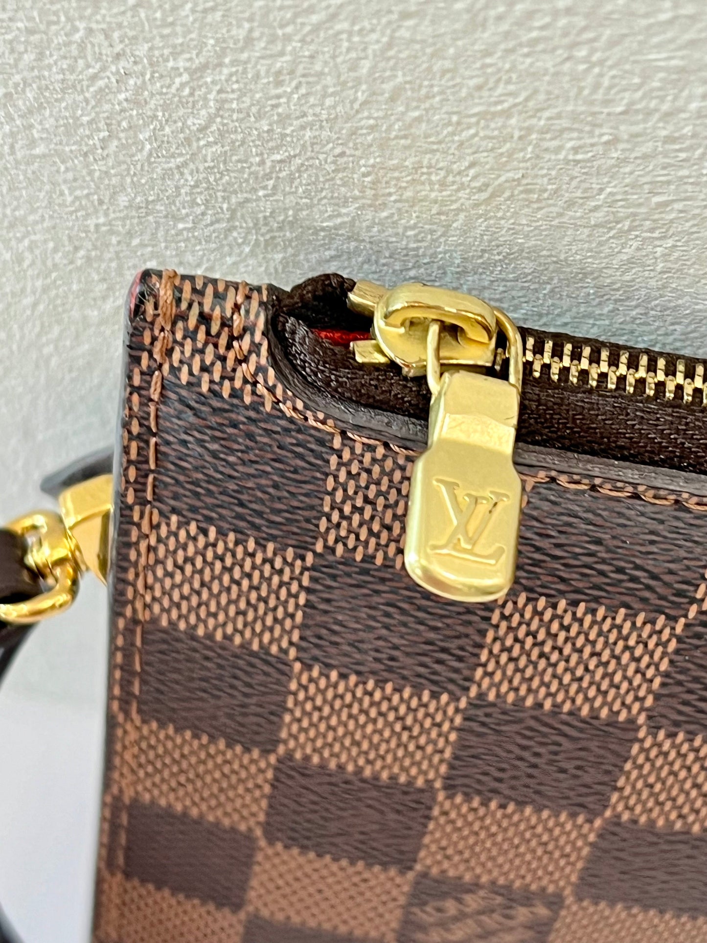 LOUIS VUITTON DAMIER EBENE MM GM POCHETTE CERISE