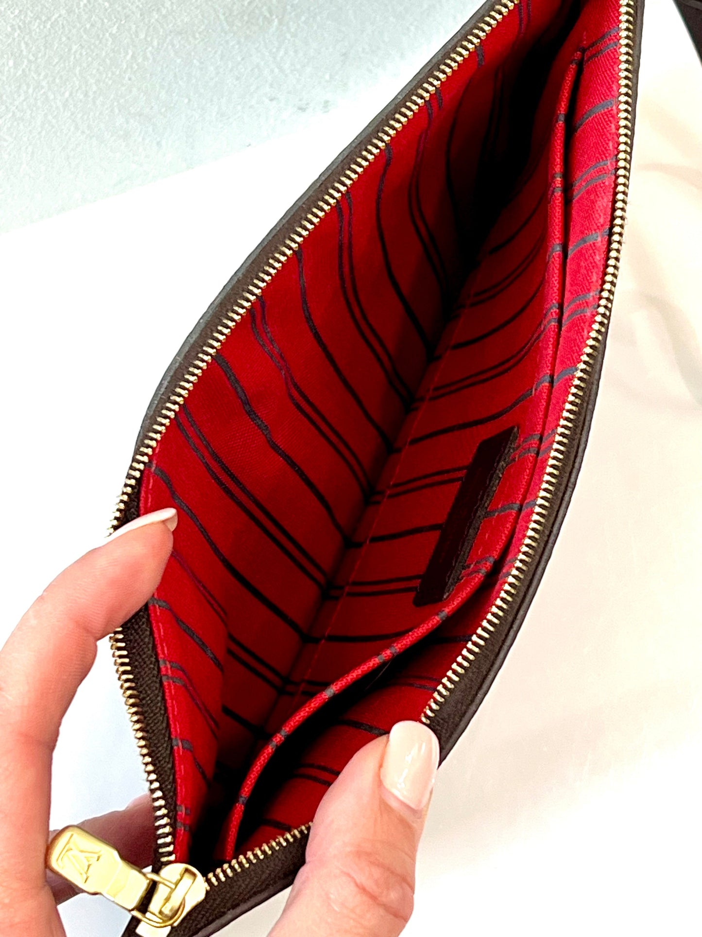 LOUIS VUITTON DAMIER EBENE MM GM POCHETTE CERISE