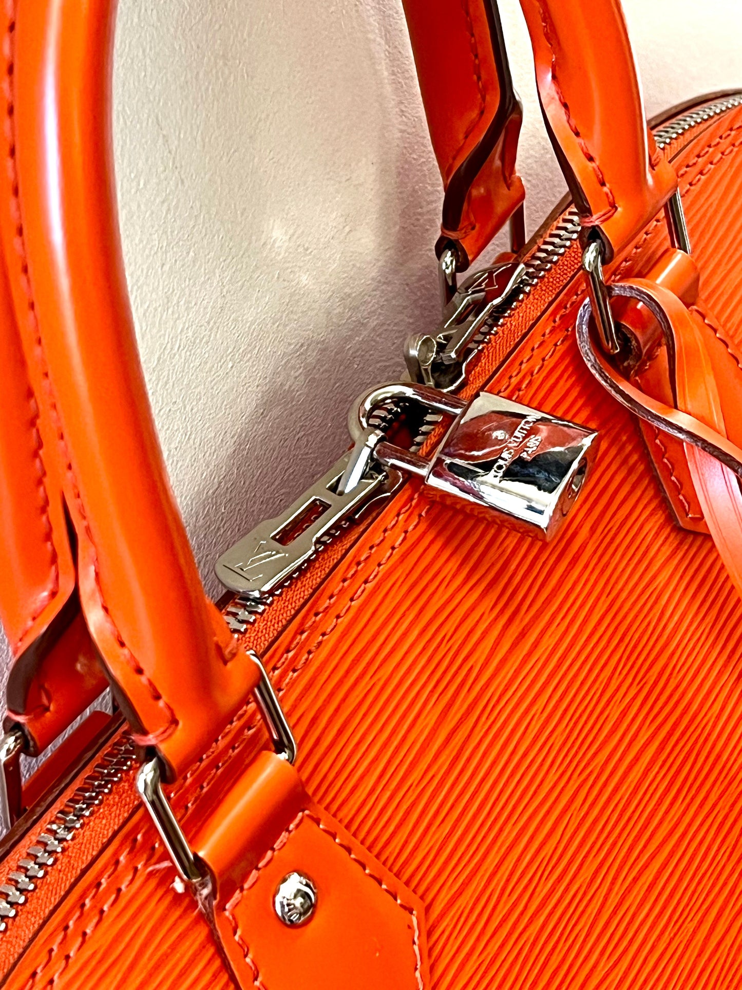 LOUIS VUITTON EPI LEATHER ALMA GM IN ORANGE