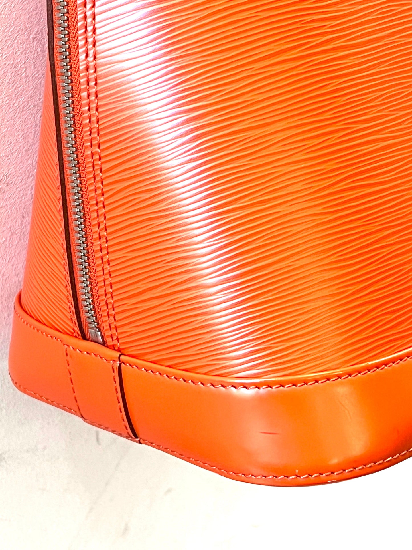 LOUIS VUITTON EPI LEATHER ALMA GM IN ORANGE