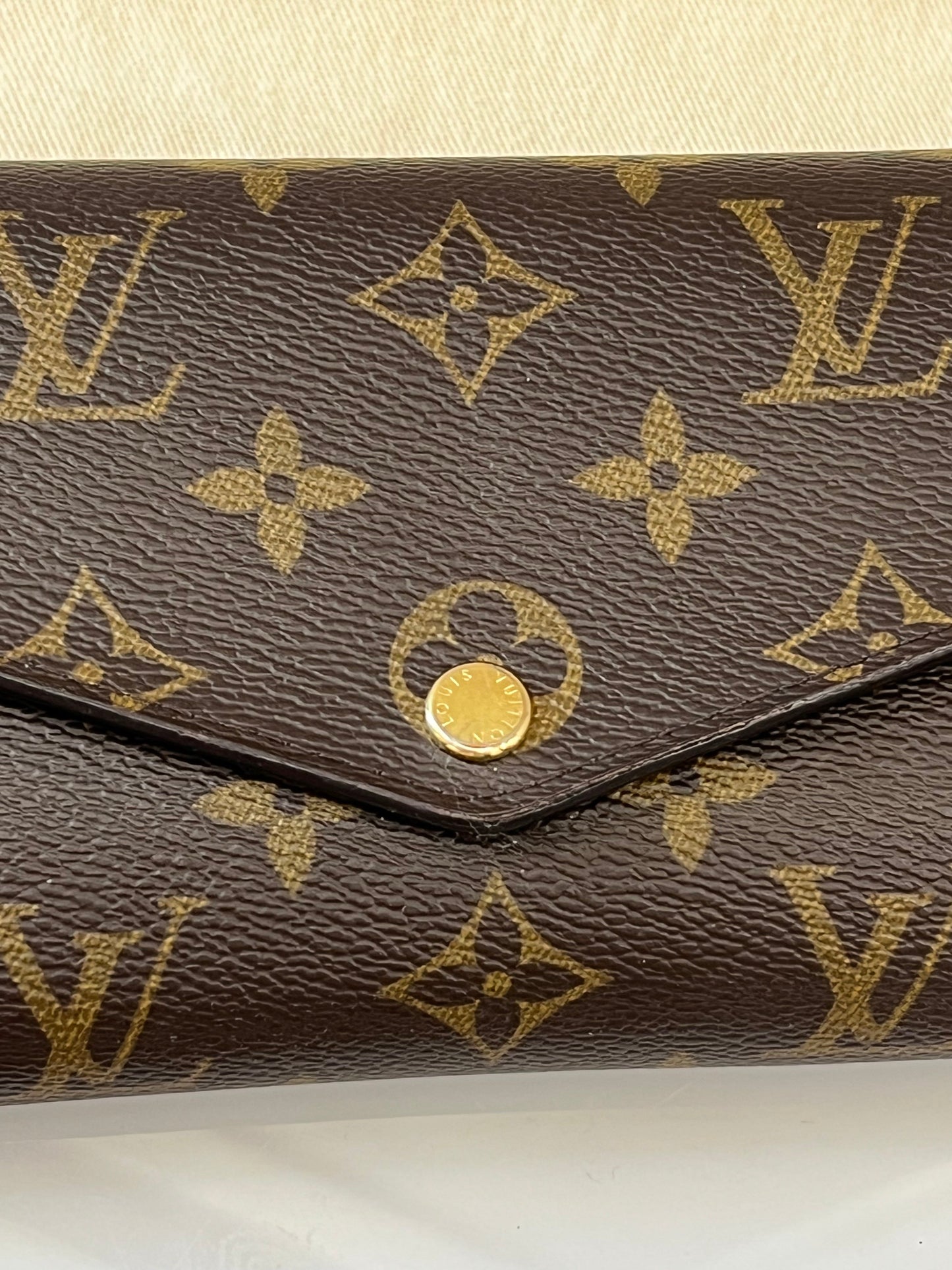 LOUIS VUITTON MONOGRAM SARAH WALLET FUCHSIA