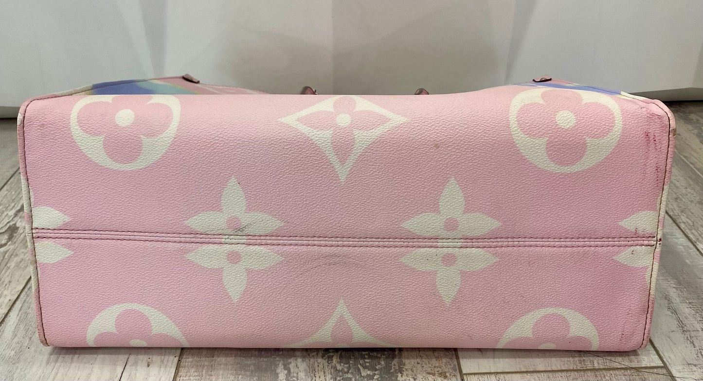 LOUIS VUITTON GIANT MONOGRAM ESCALE ONTHEGO GM TOTE IN PASTEL