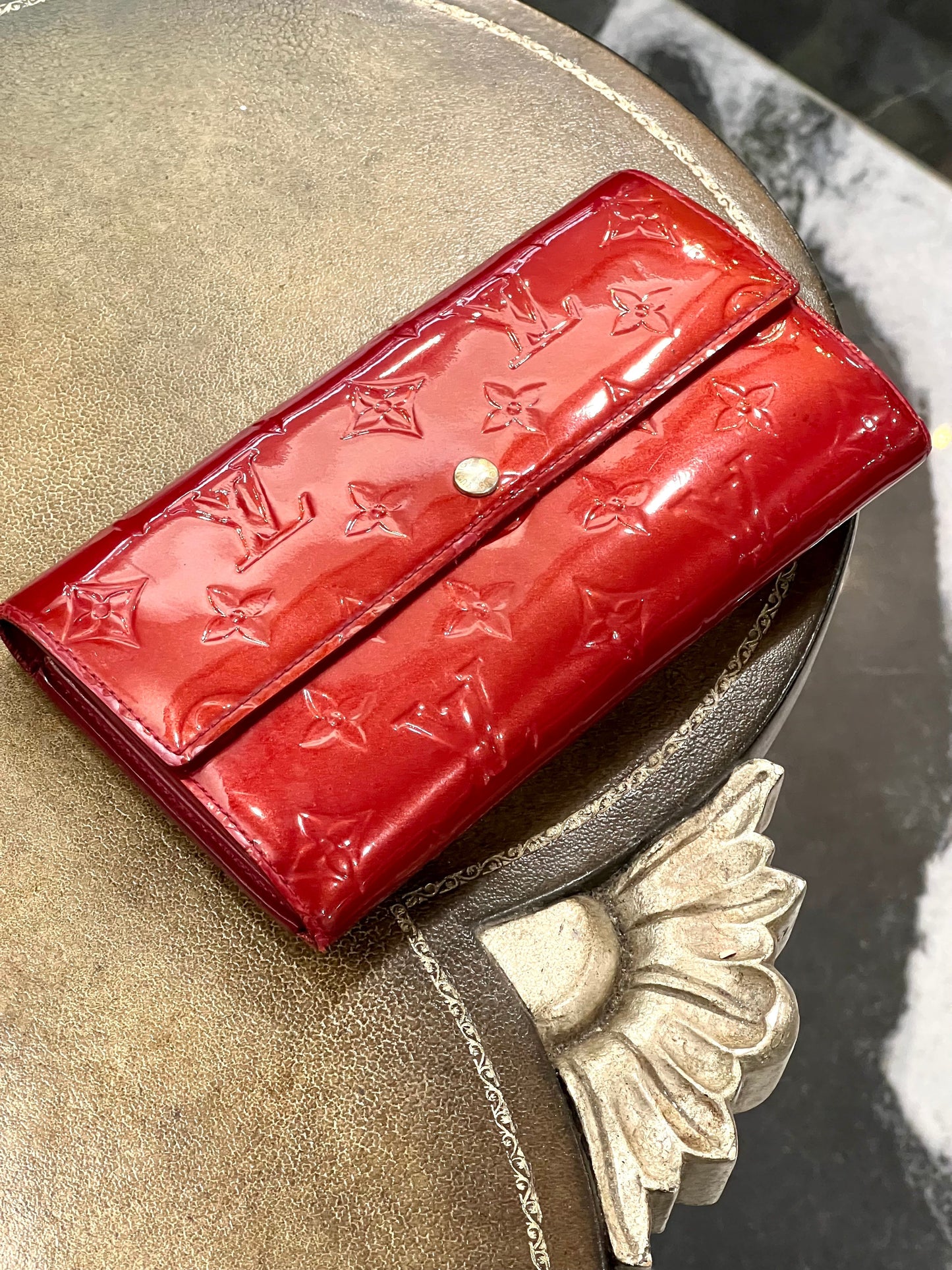 GLM-MONOGRAM VERNIS SARAH WALLET