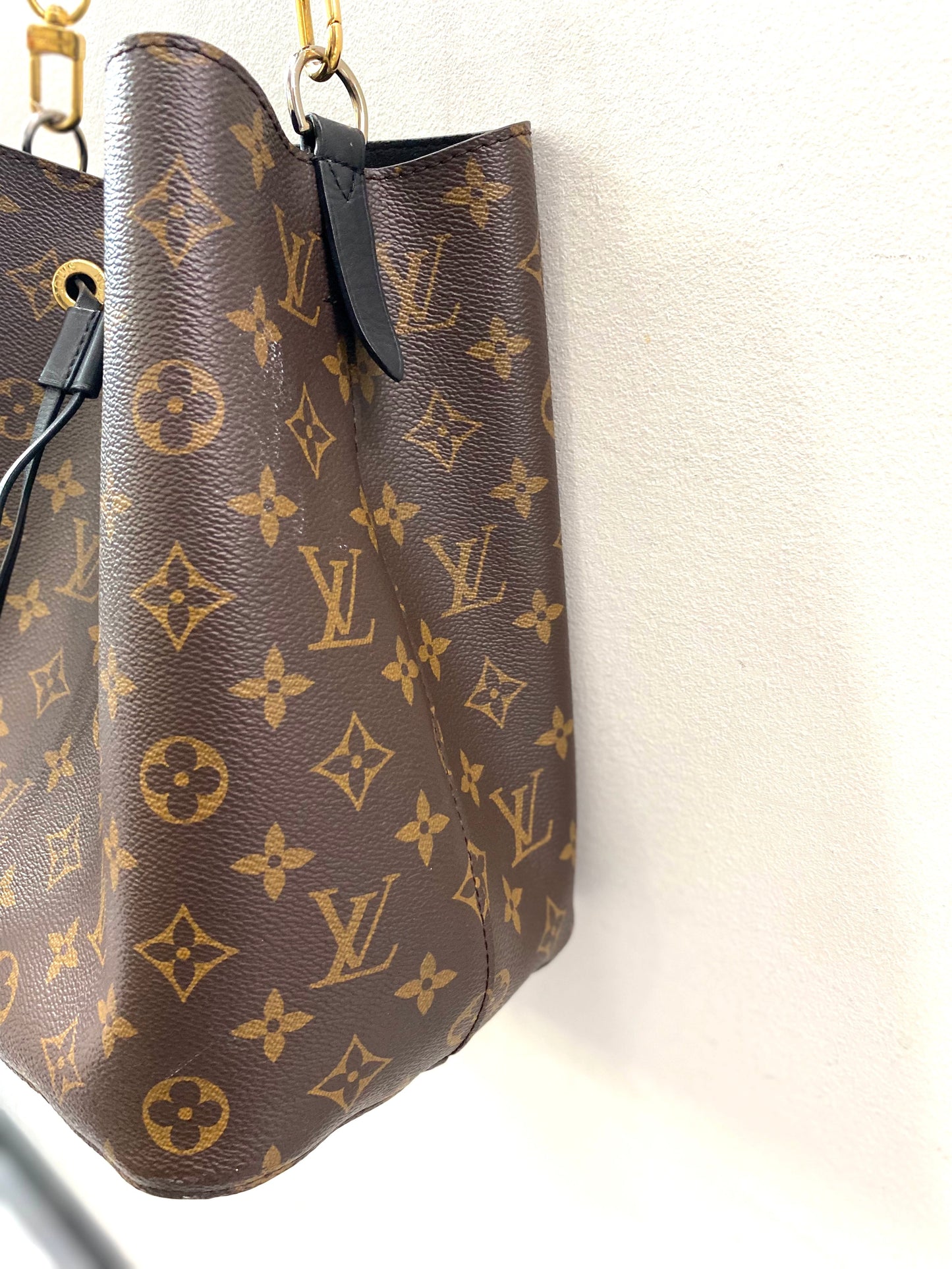 LOUIS VUITTON MONOGRAM NÉONOÉ MM BAG BLACK