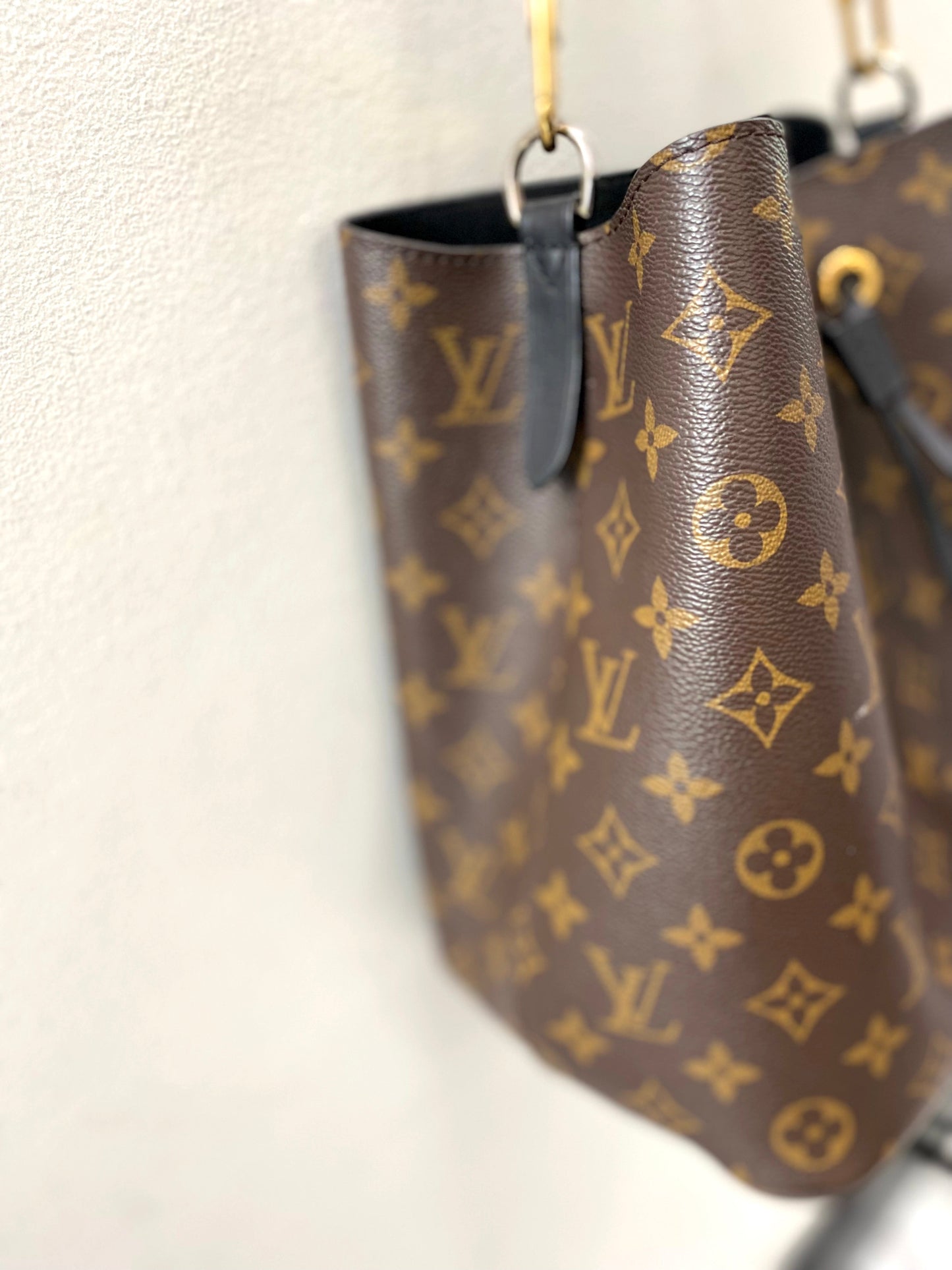 LOUIS VUITTON MONOGRAM NÉONOÉ MM BAG BLACK
