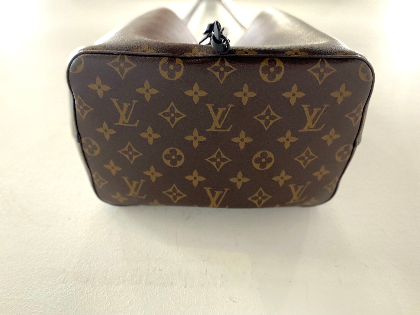 LOUIS VUITTON MONOGRAM NÉONOÉ MM BAG BLACK