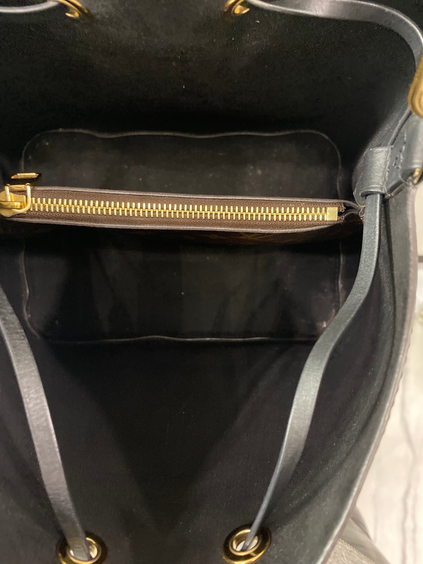 LOUIS VUITTON MONOGRAM NÉONOÉ MM BAG BLACK