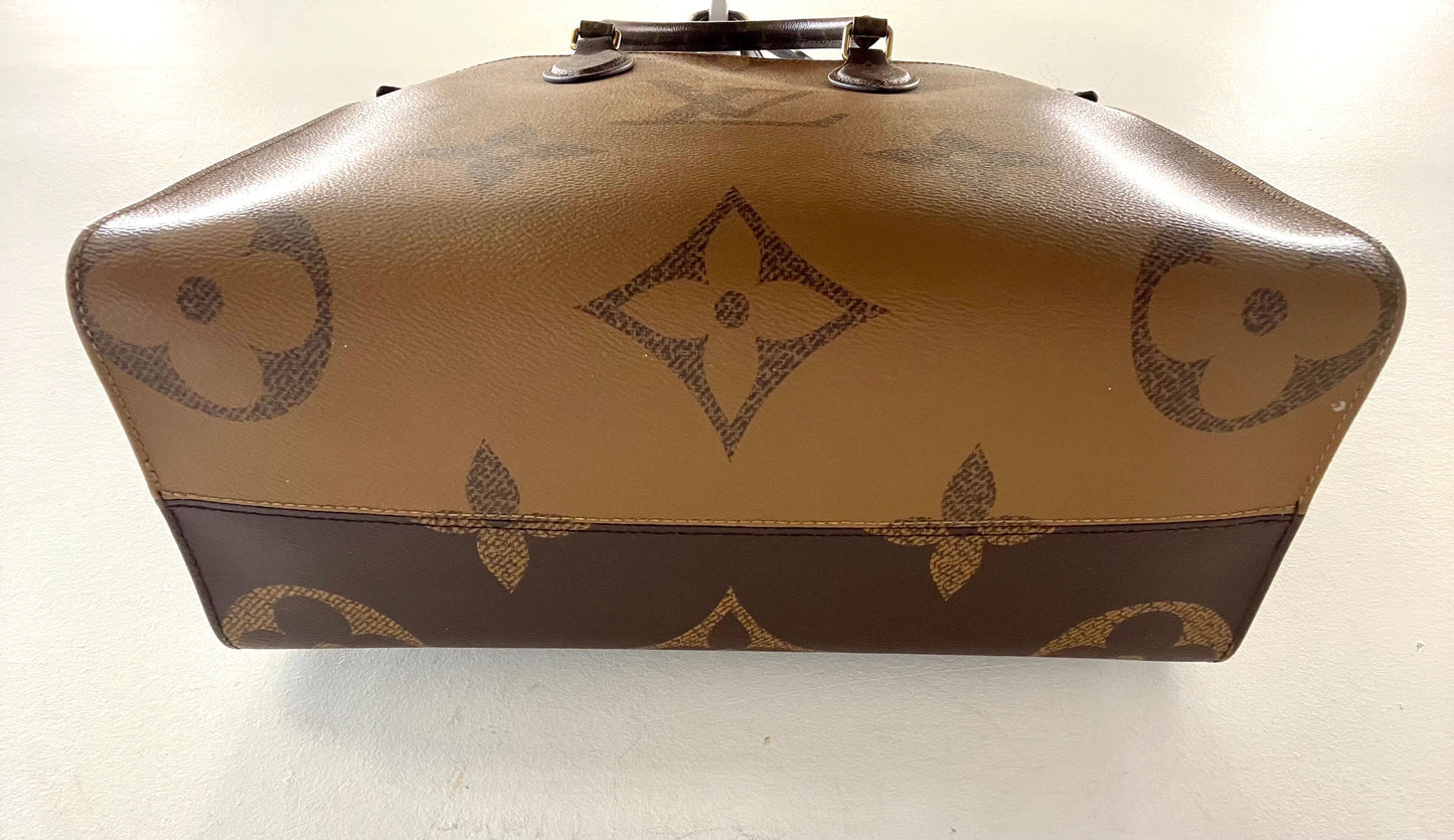 LOUIS VUITTON GIANT REVERSE MONOGRAM ON THE GO MM TOTE BAG