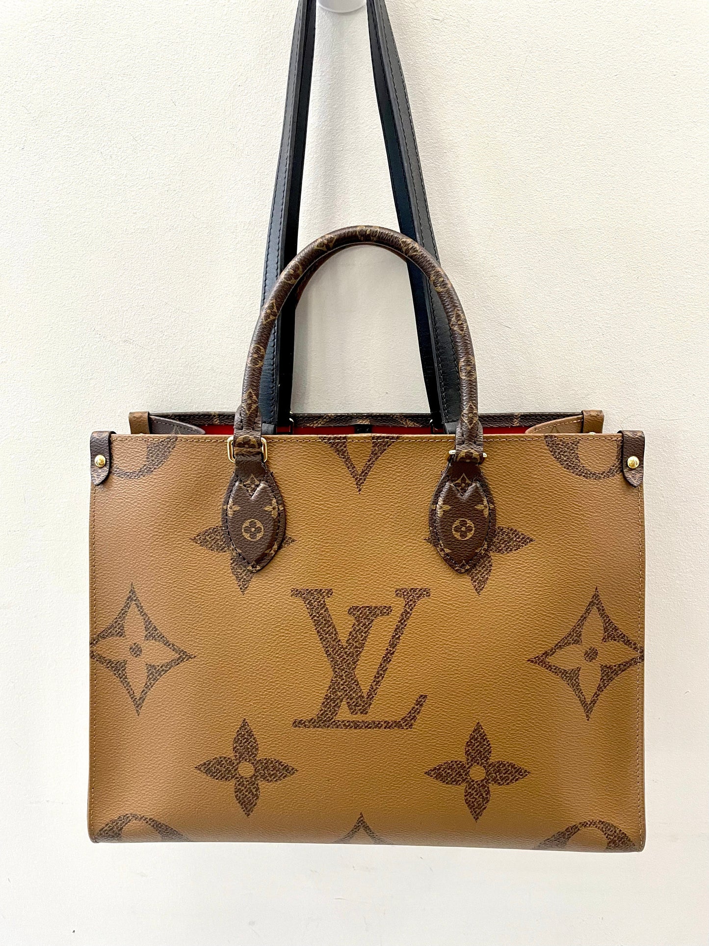 LOUIS VUITTON GIANT REVERSE MONOGRAM ON THE GO MM TOTE BAG