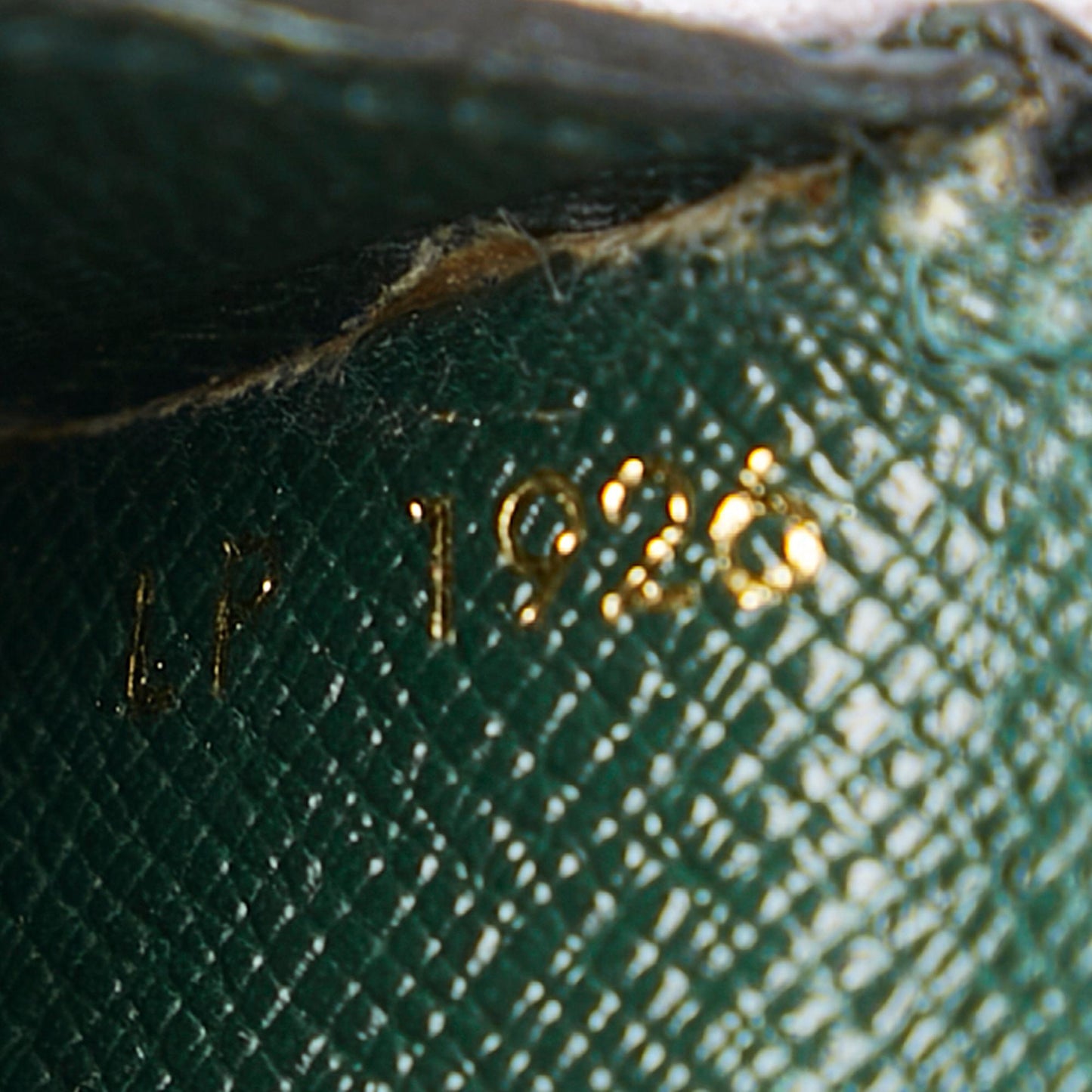 Louis Vuitton Taiga Porte Monnaie Cuvett (SHG-fahvxC)