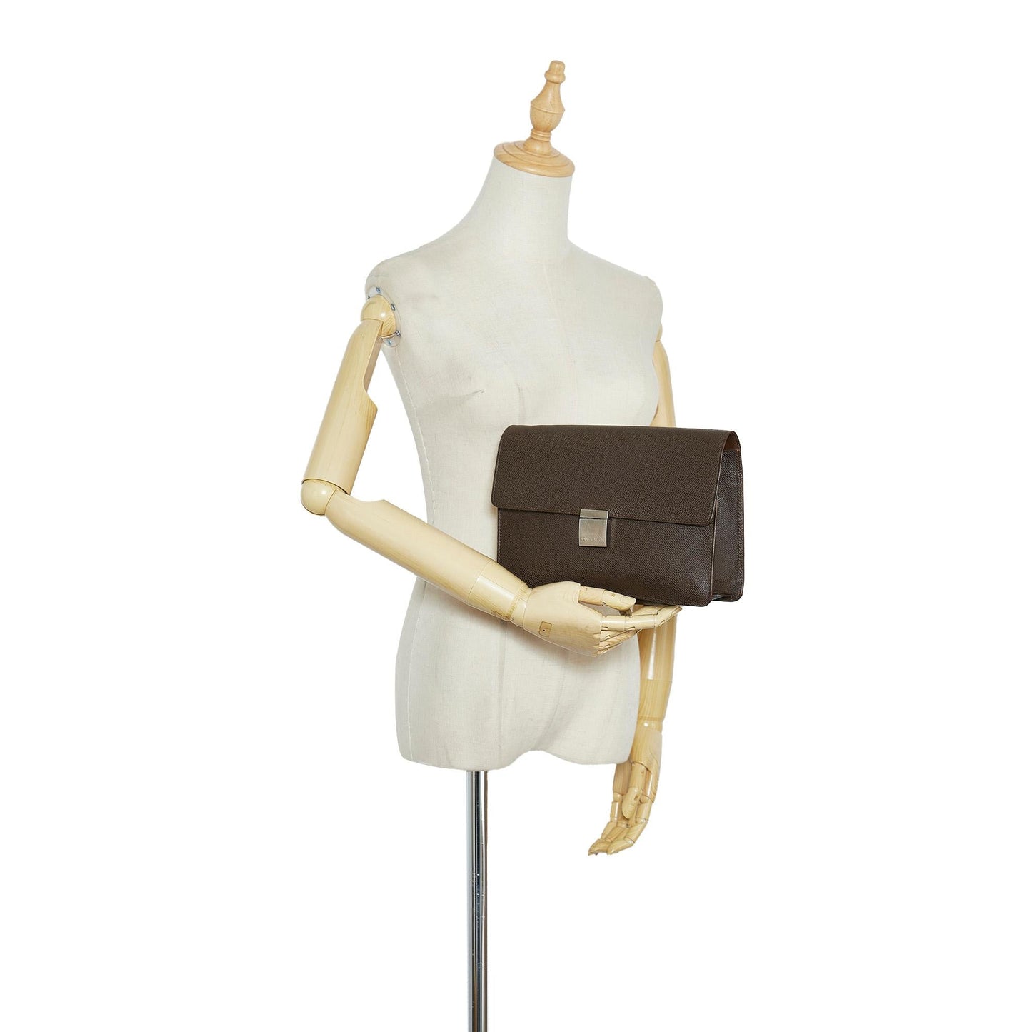 Louis Vuitton Taiga Selenga