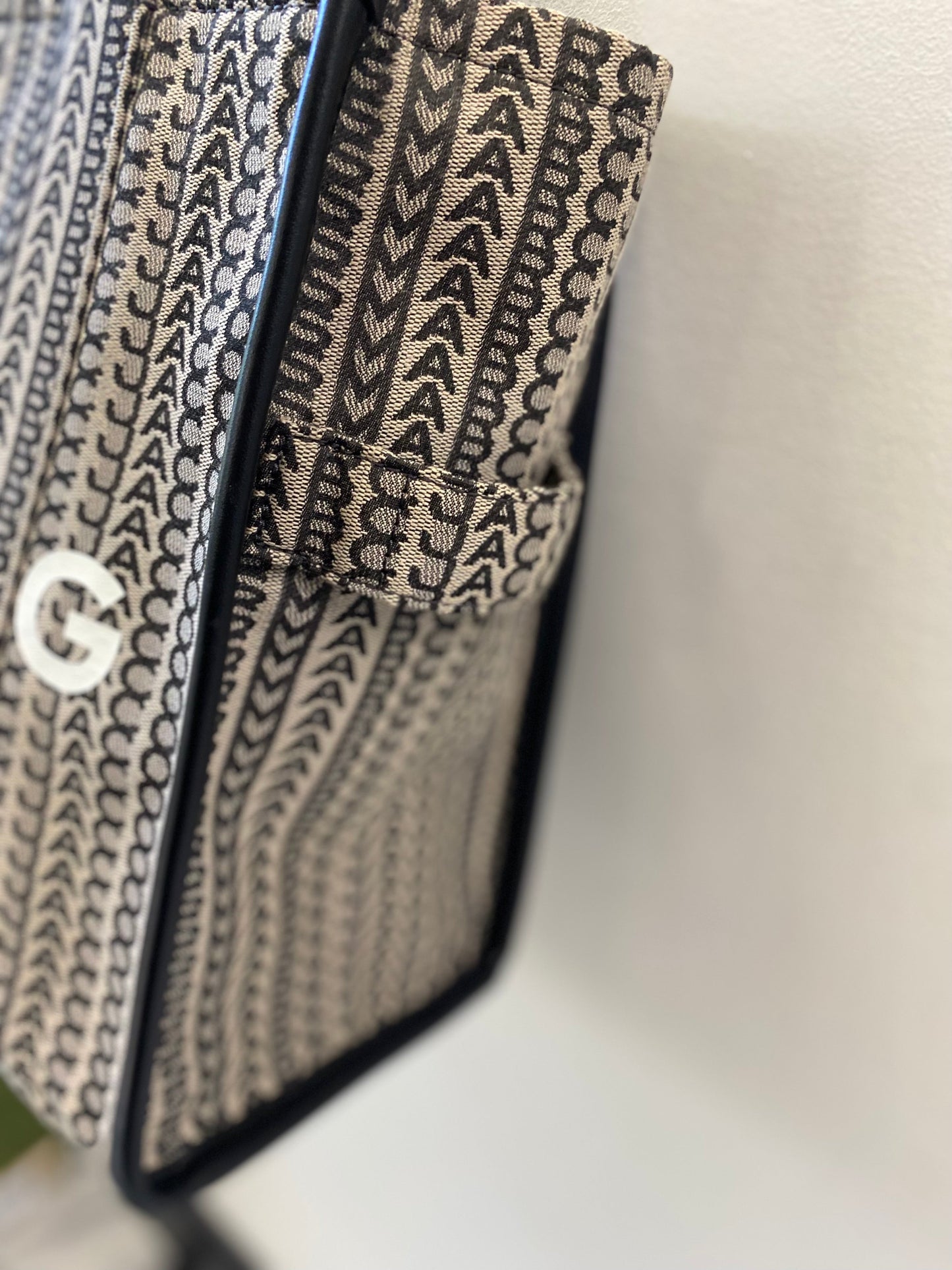 MARC JACOBS MONOGRAM TOTE BAG