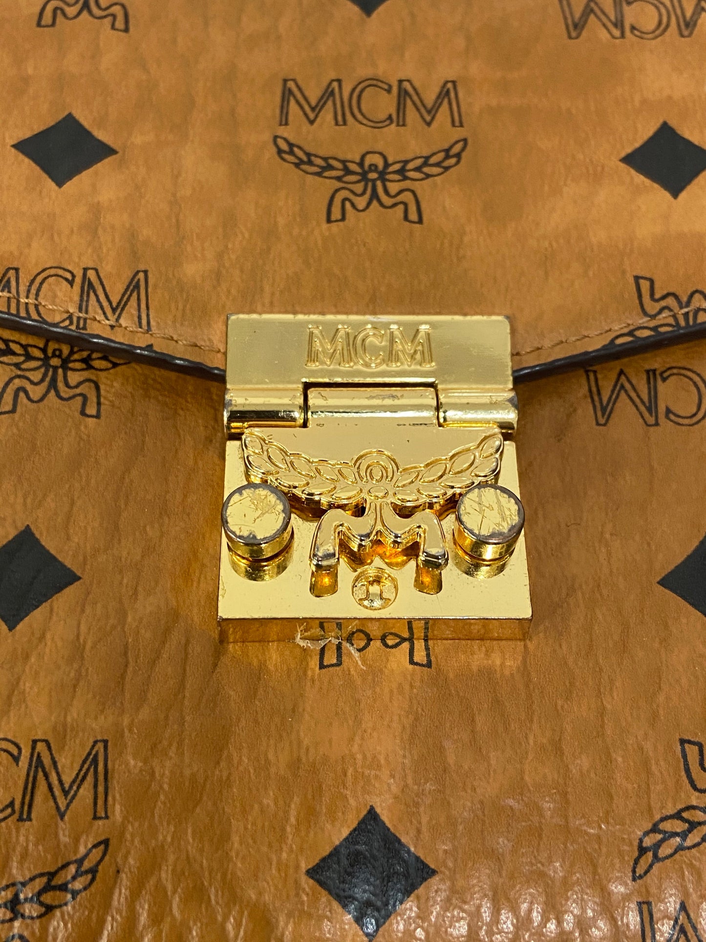 MCM VISETOS PATRICIA WALLET ON A CHAIN