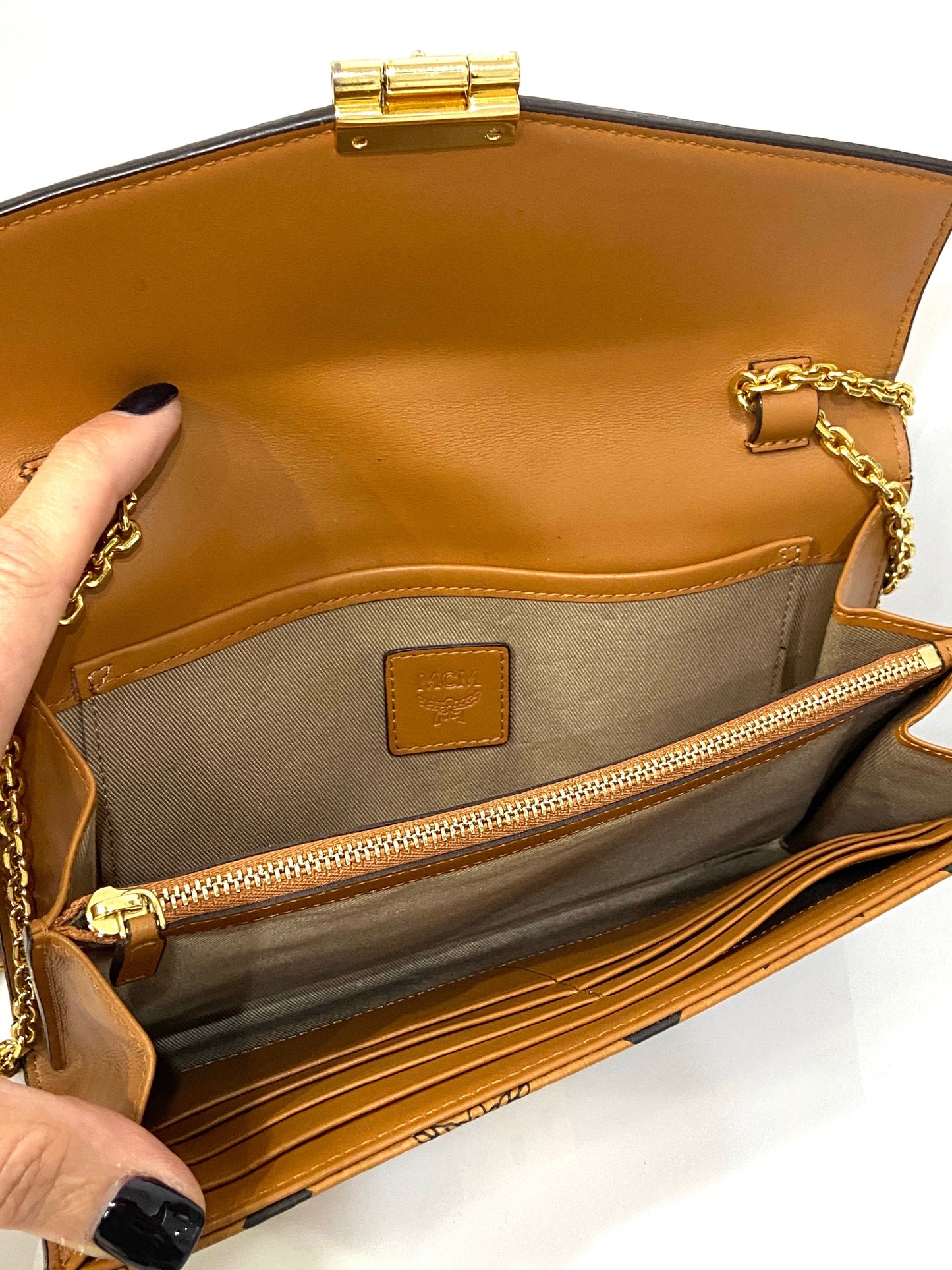 MCM VISETOS PATRICIA WALLET ON A CHAIN