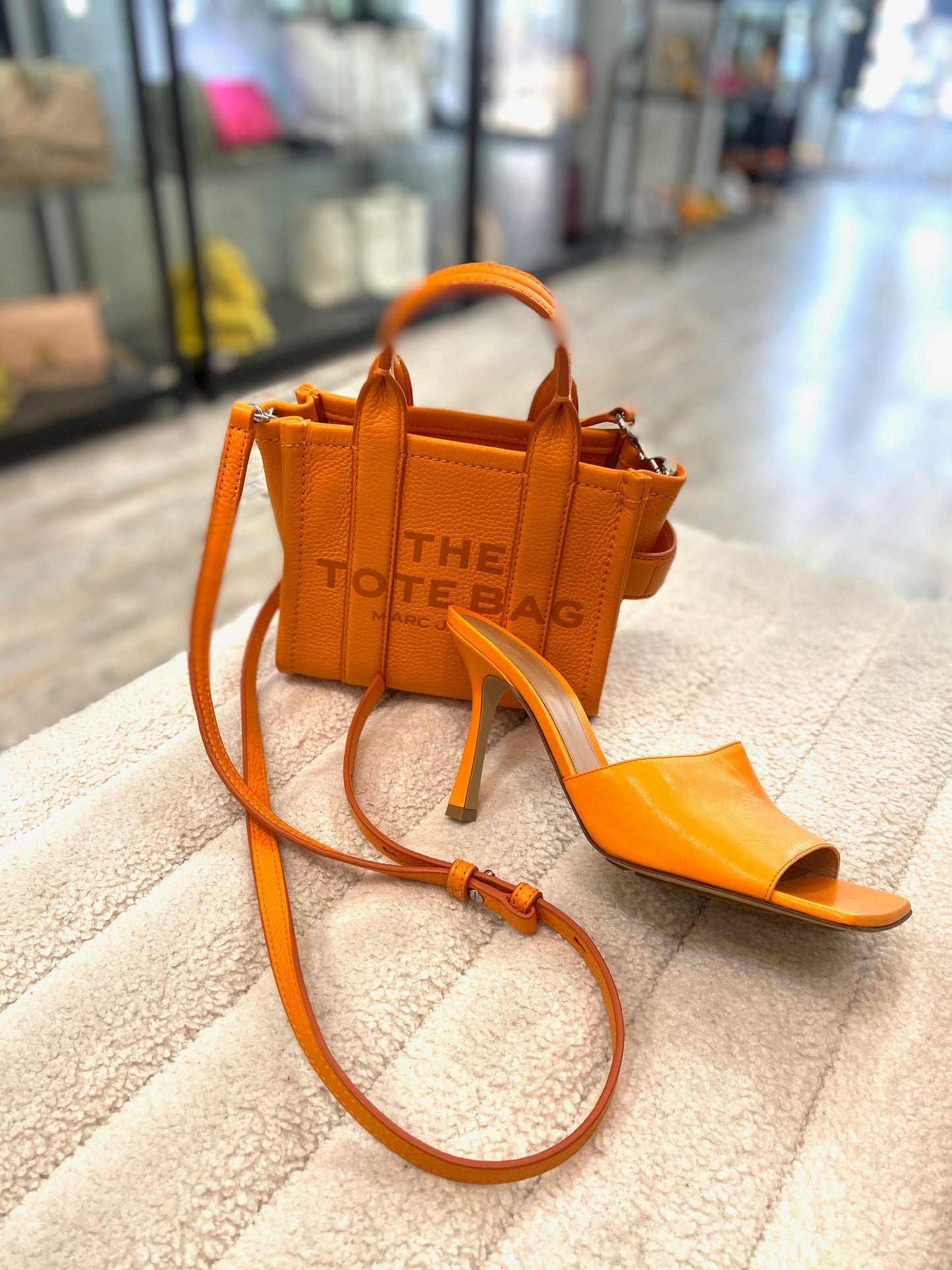 MARC JACOBS THE LEATHER CROSSBODY NANO TOTE BAG