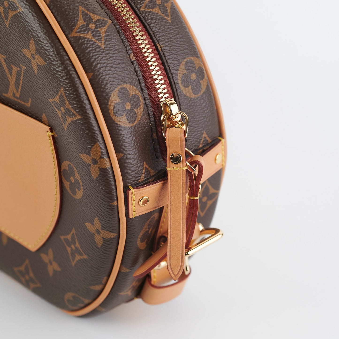 ITEM 29 - Louis Vuitton Boite Chapeau Souple MM Monogram