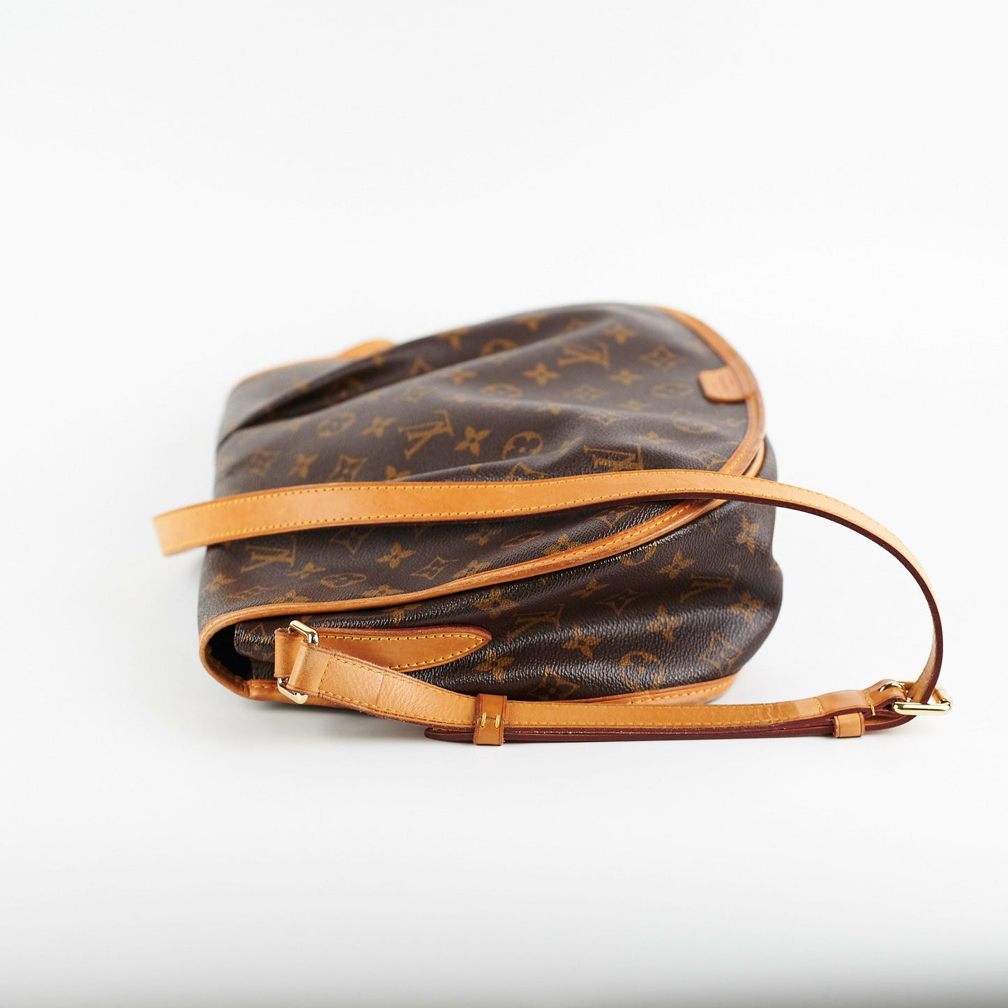 Louis Vuitton Menilmontant MM Monogram