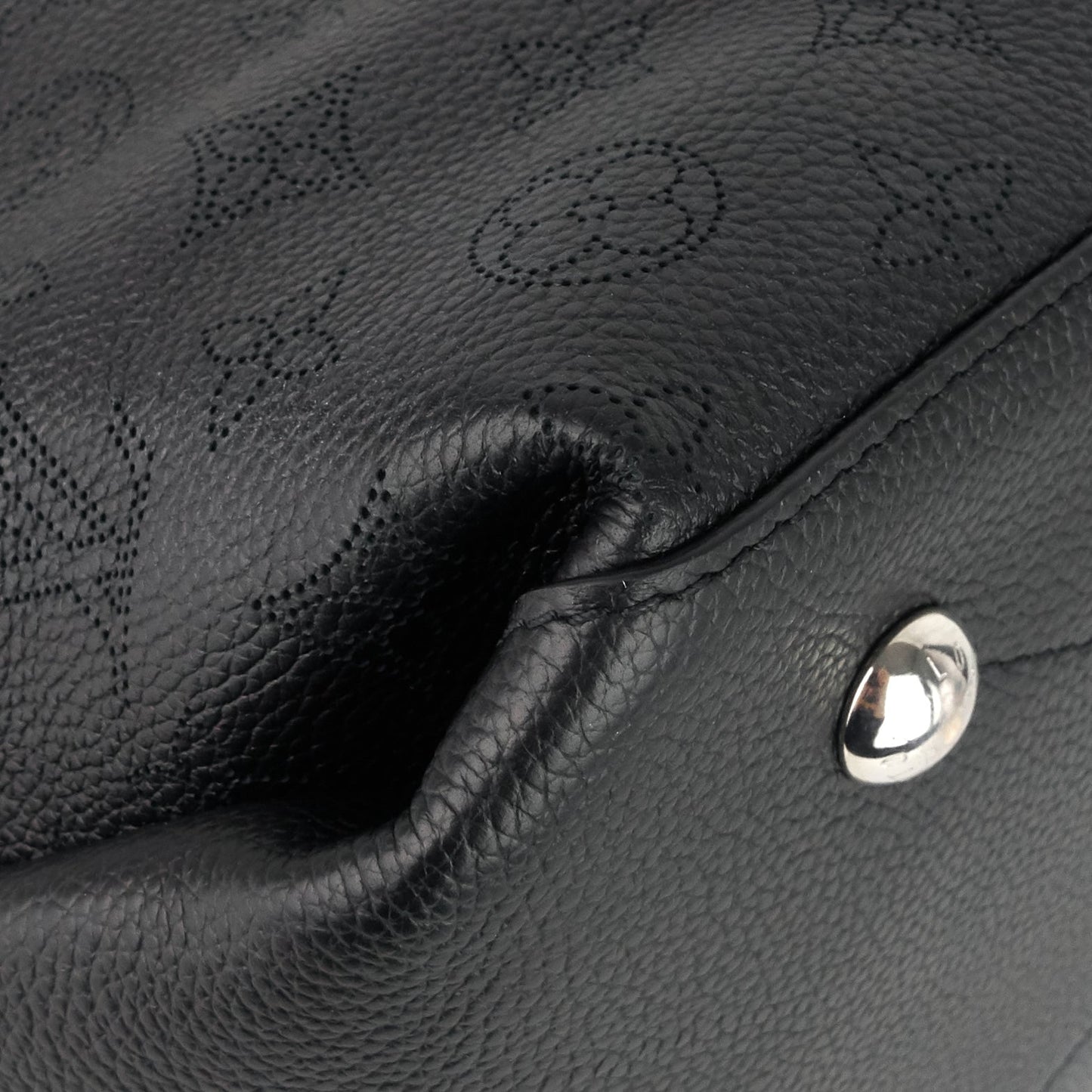 Louis Vuitto Beaubourg MM Mahina Leather Hobo Bag