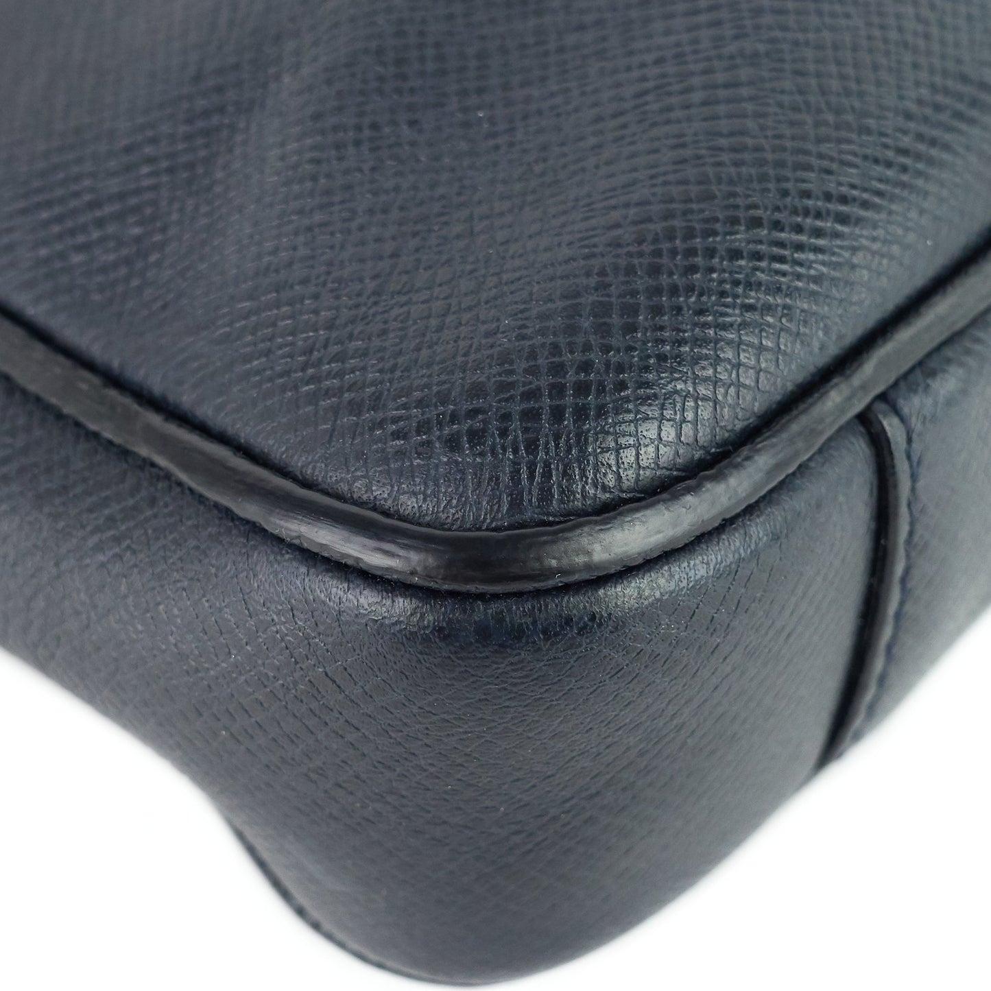 Louis Vuitto Vassili PM Taiga Leather Briefcase Bag