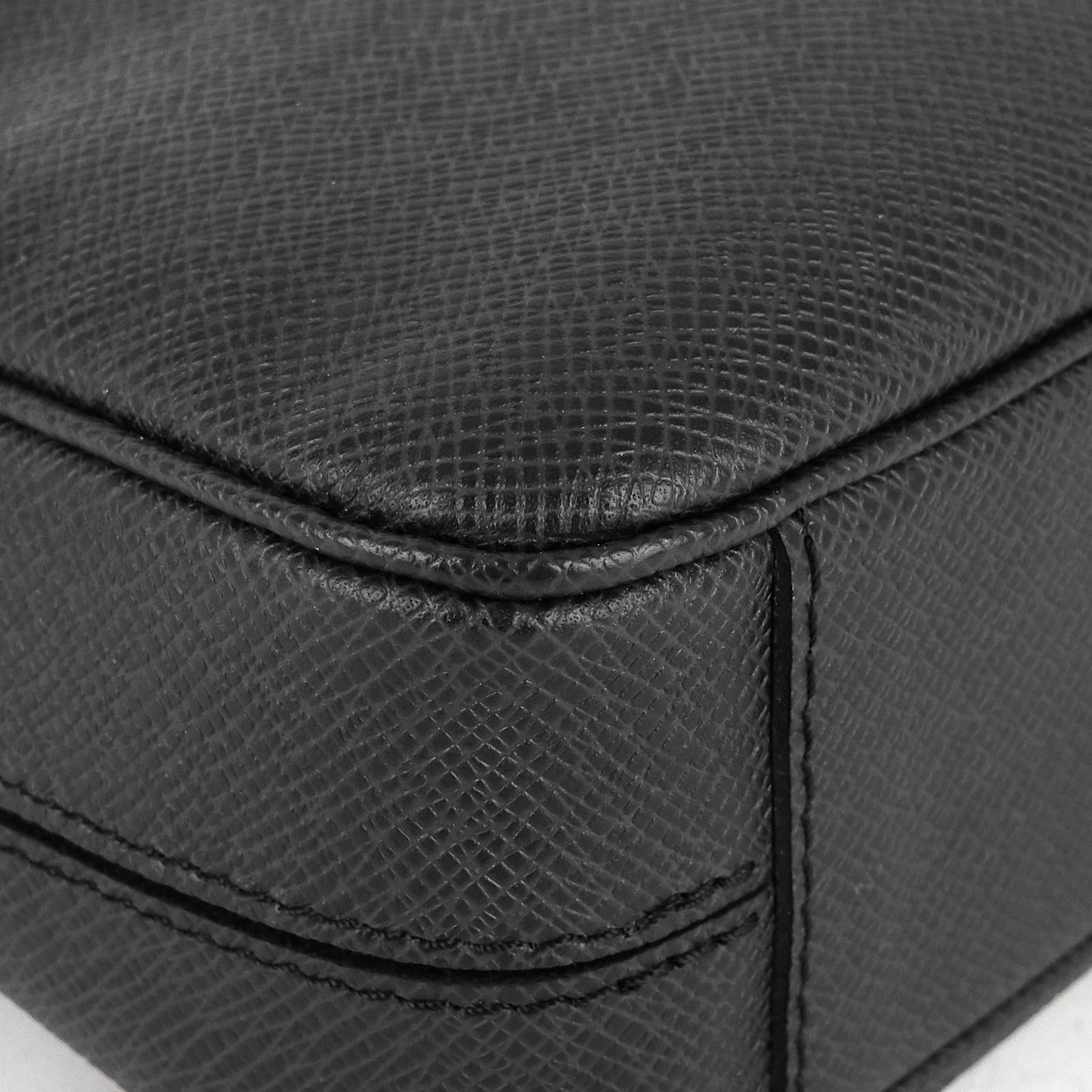 Louis Vuitto Porte-Documents Voyage PM Taiga Leather Briefcase Bag