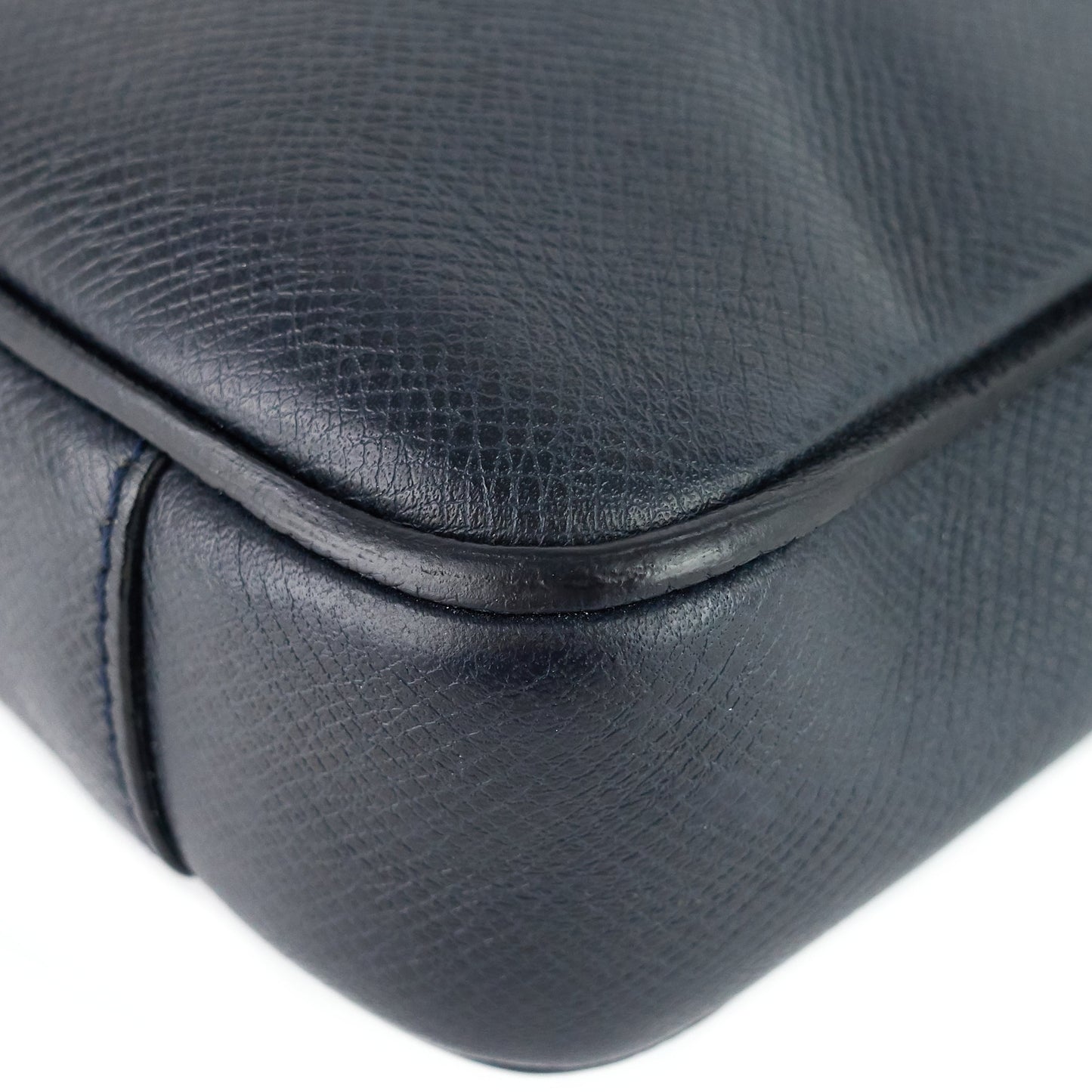 Louis Vuitto Vassili PM Taiga Leather Briefcase Bag