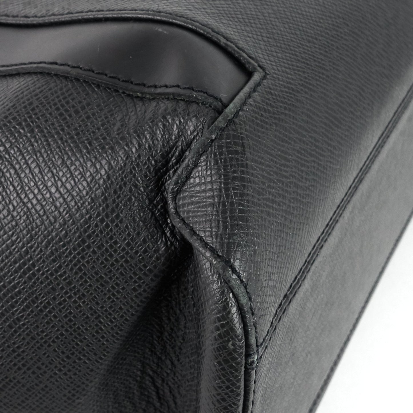 Louis Vuitto Kasbek GM Taiga Leather Bag