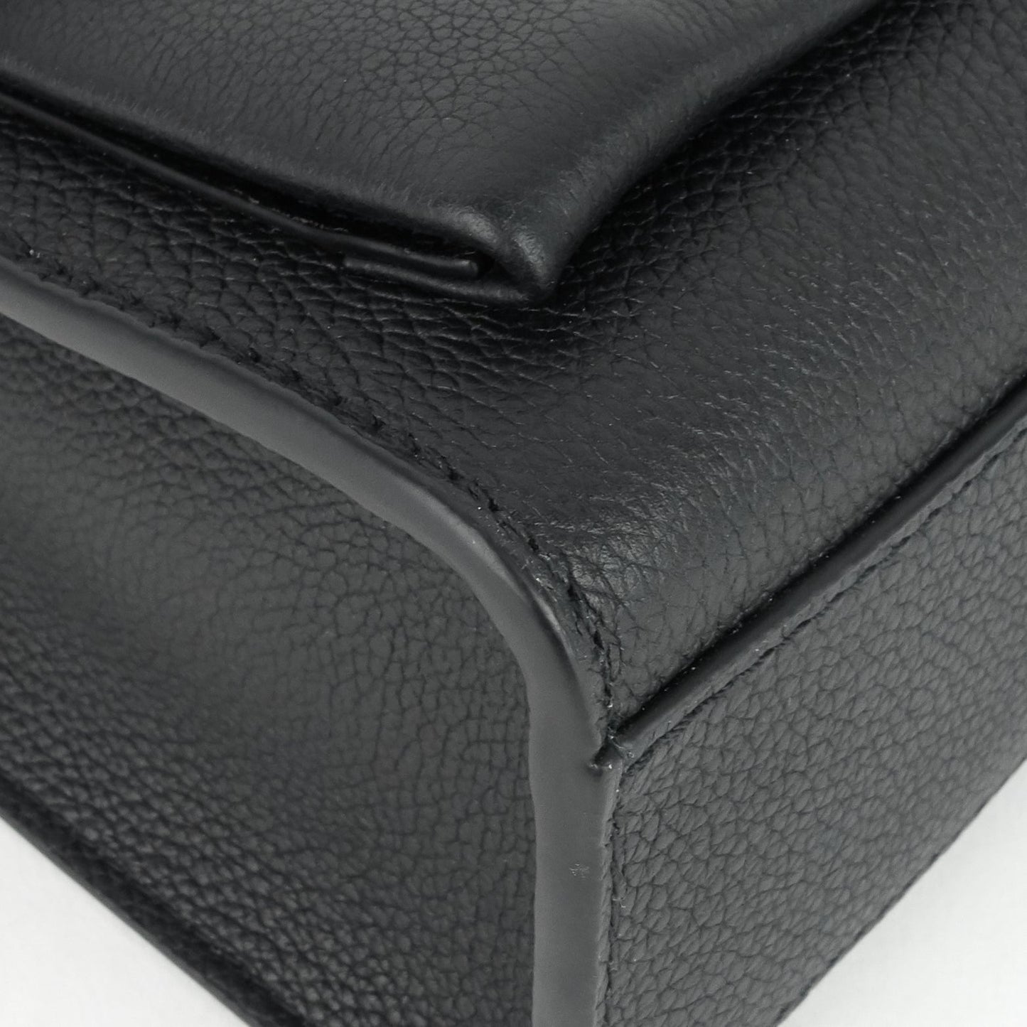 Louis Vuitto MyLockMe Calfskin Leather Chain Bag