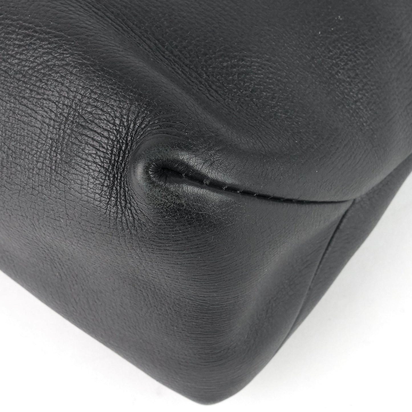 Louis Vuitto Omaha Utah Leather Messenger Bag