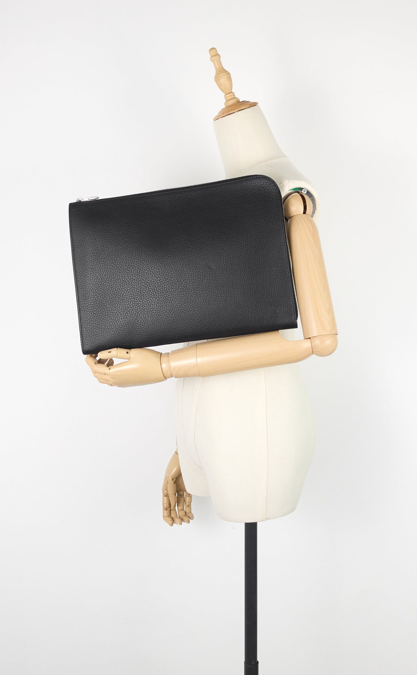 Louis Vuitto Zip Around Jour GM Taurillon Leather Pochette Bag