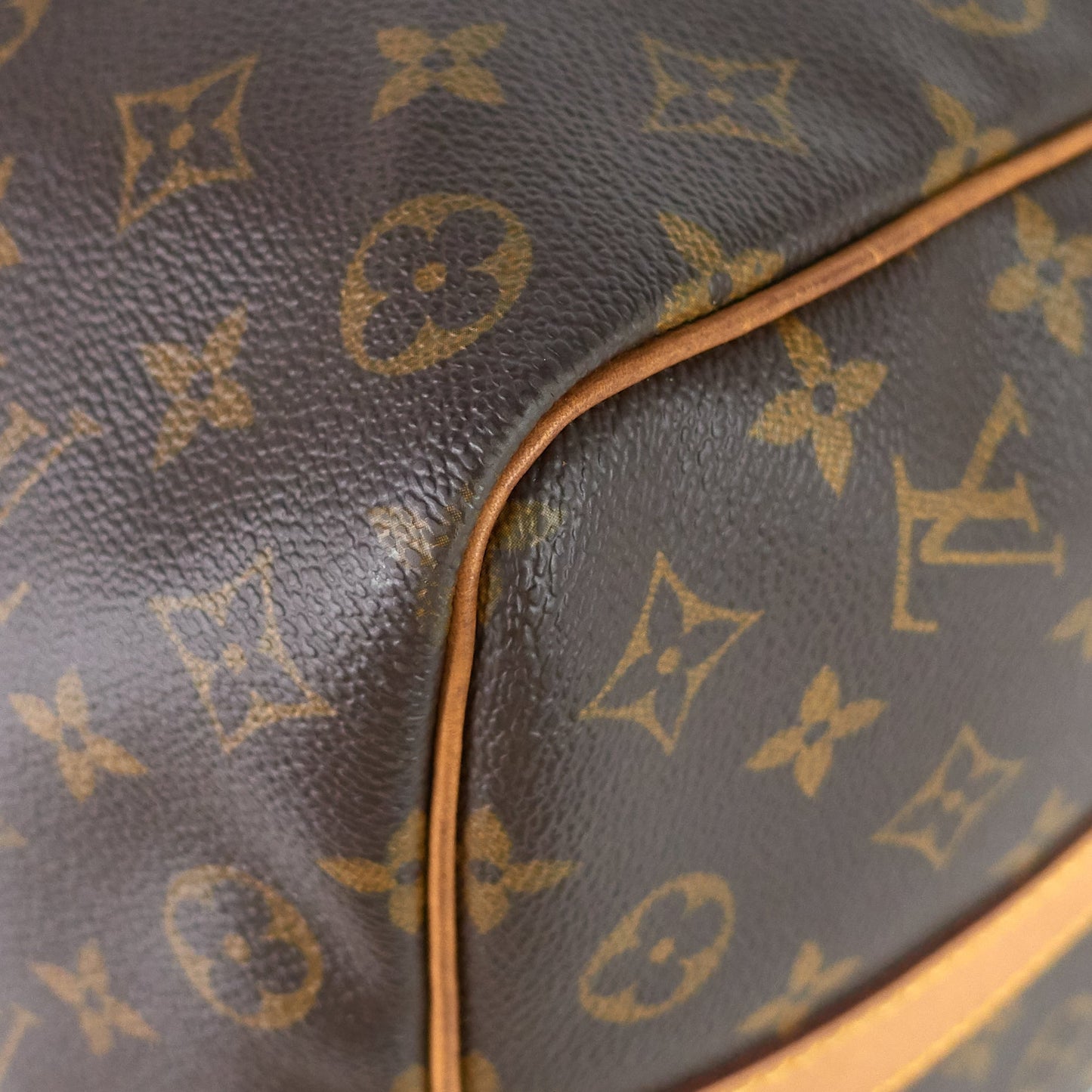 Louis Vuitto Keepall 50 BandouliÃ¨re Monogram Canvas Bag