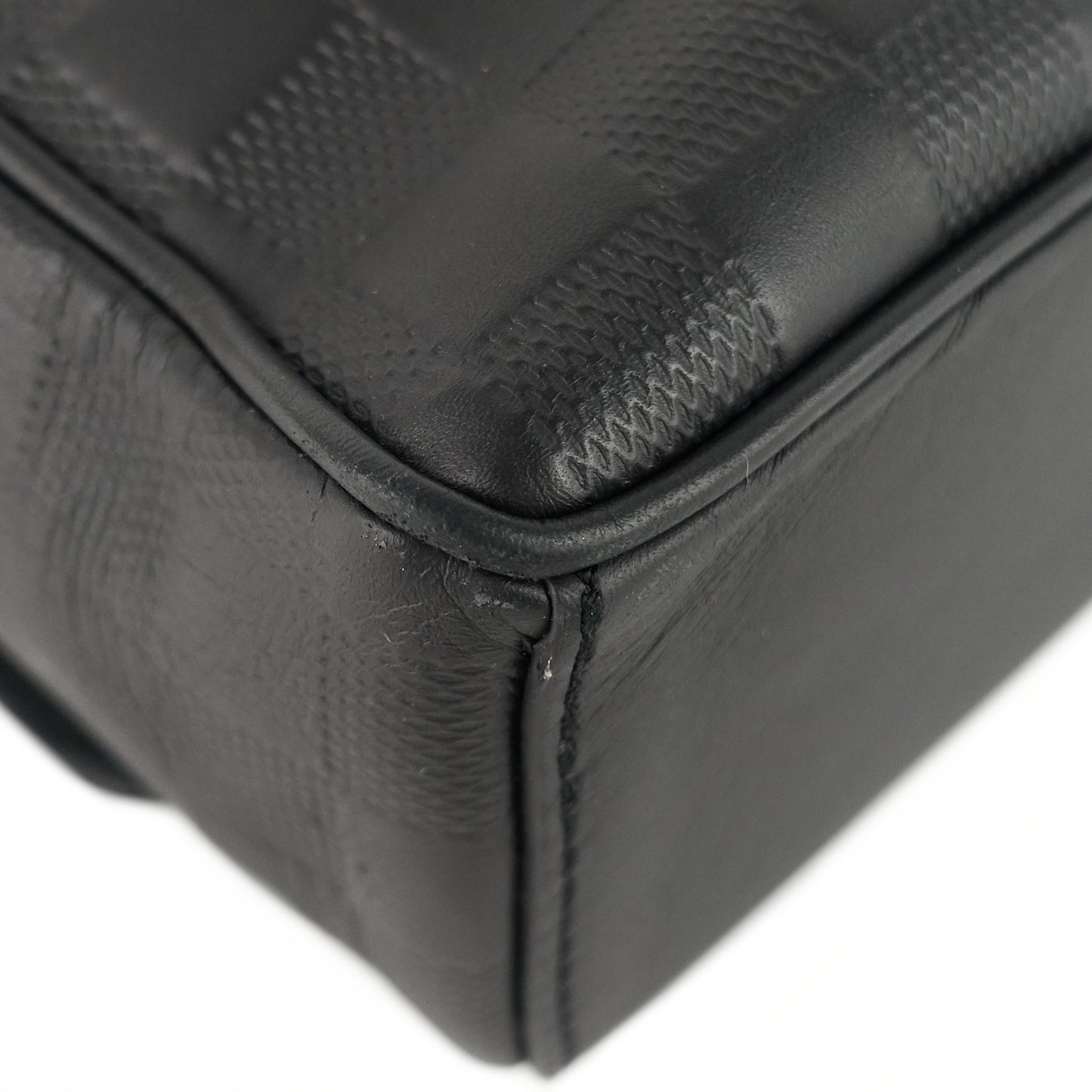 Louis Vuitto District Damier Infini Leather Messenger MM Bag