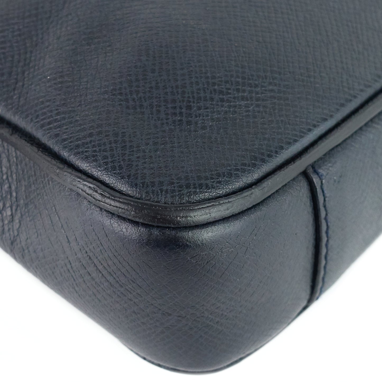 Louis Vuitto Vassili PM Taiga Leather Briefcase Bag