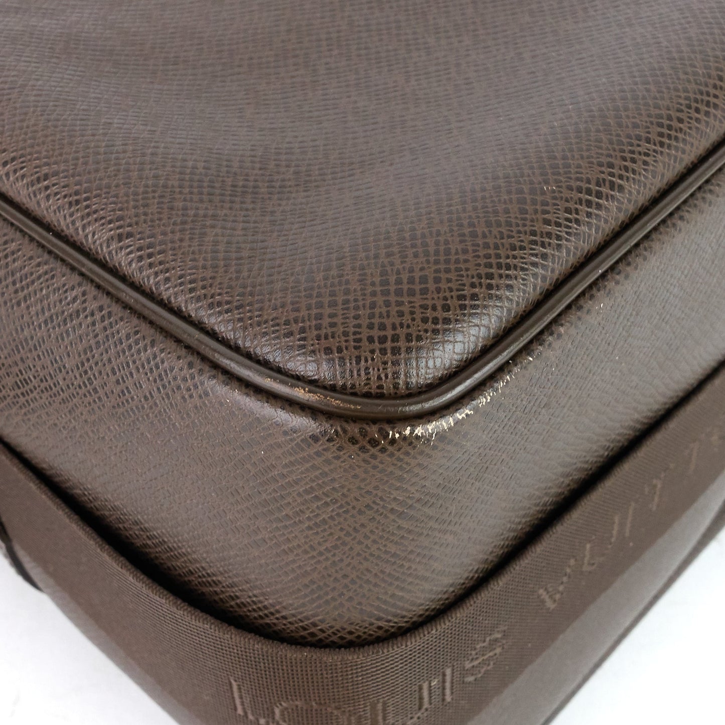 Louis Vuitto Reporter PM Taiga Leather Bag