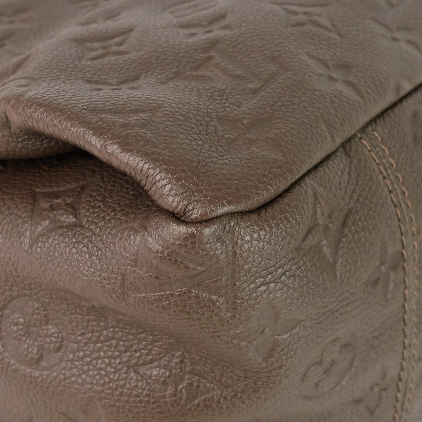 Louis Vuitto Artsy MM Monogram Empreinte Leather Handbag