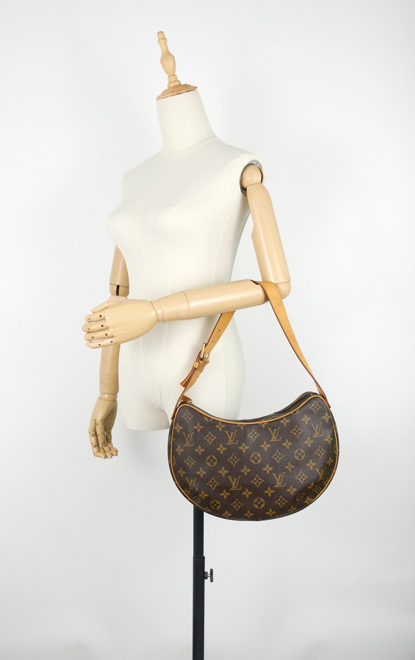 Louis Vuitto Croissant MM Monogram Canvas Bag