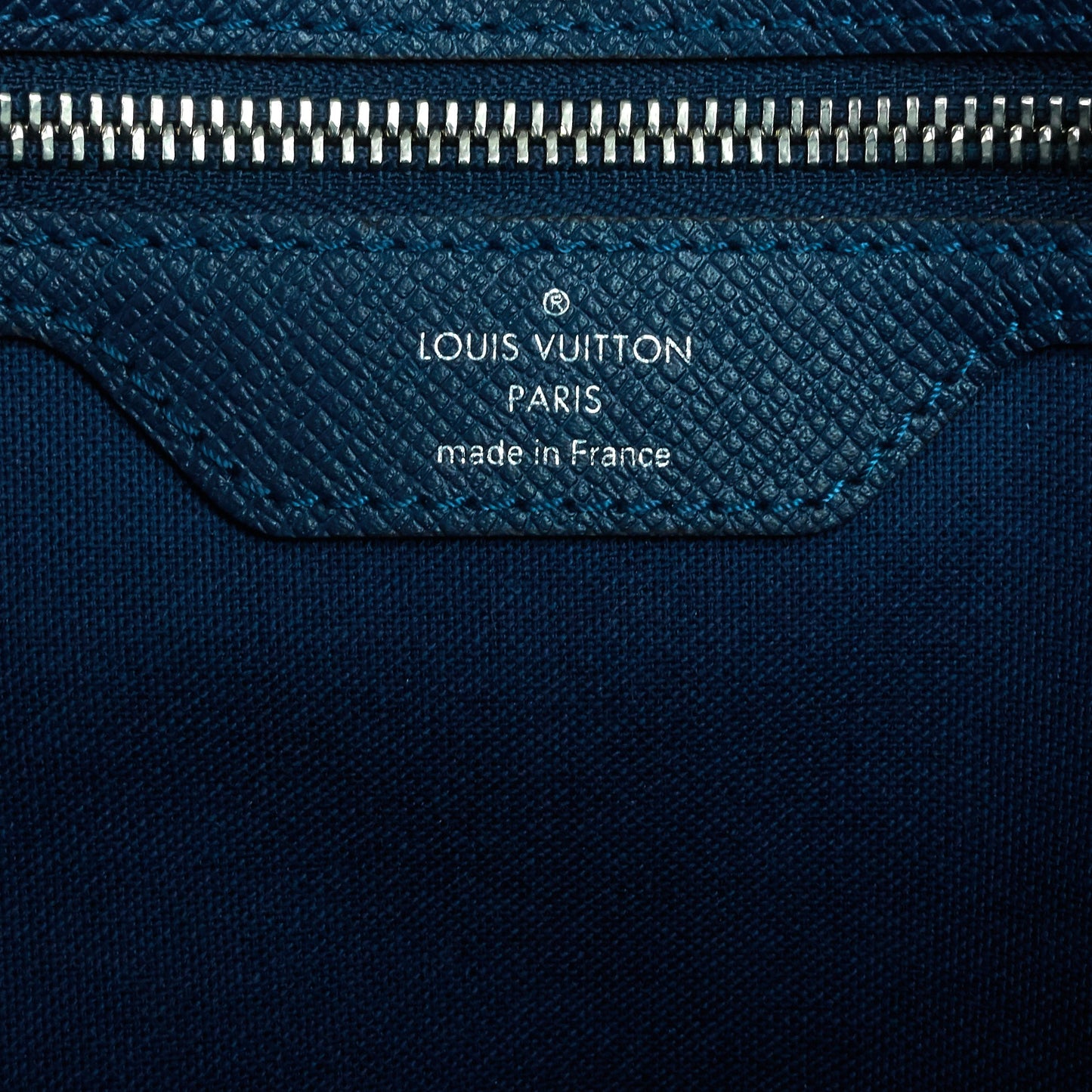 Louis Vuitto Roman MM Taiga Leather Messenger Bag