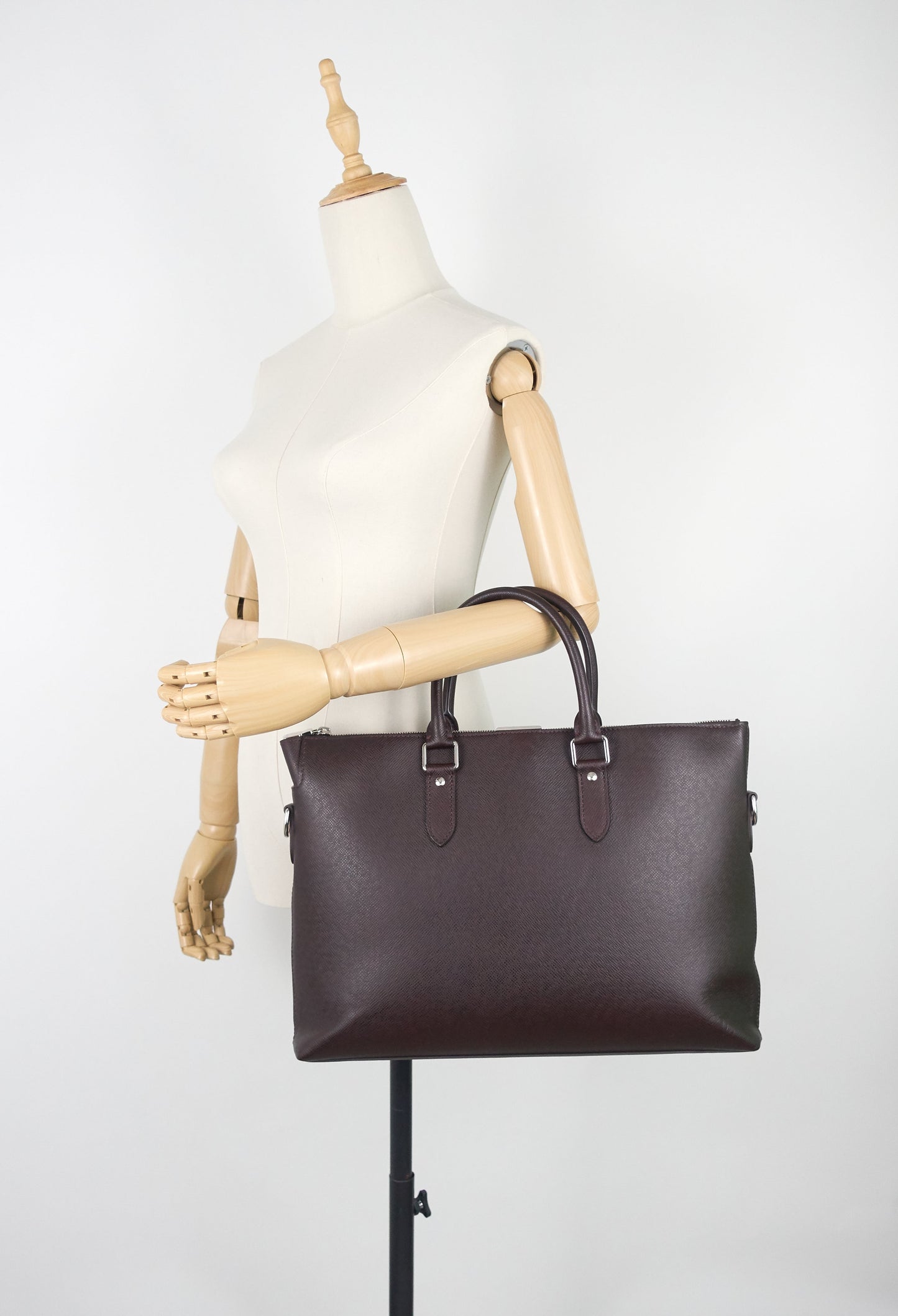 Louis Vuitto Anton Taiga Leather Soft Briefcase Bag