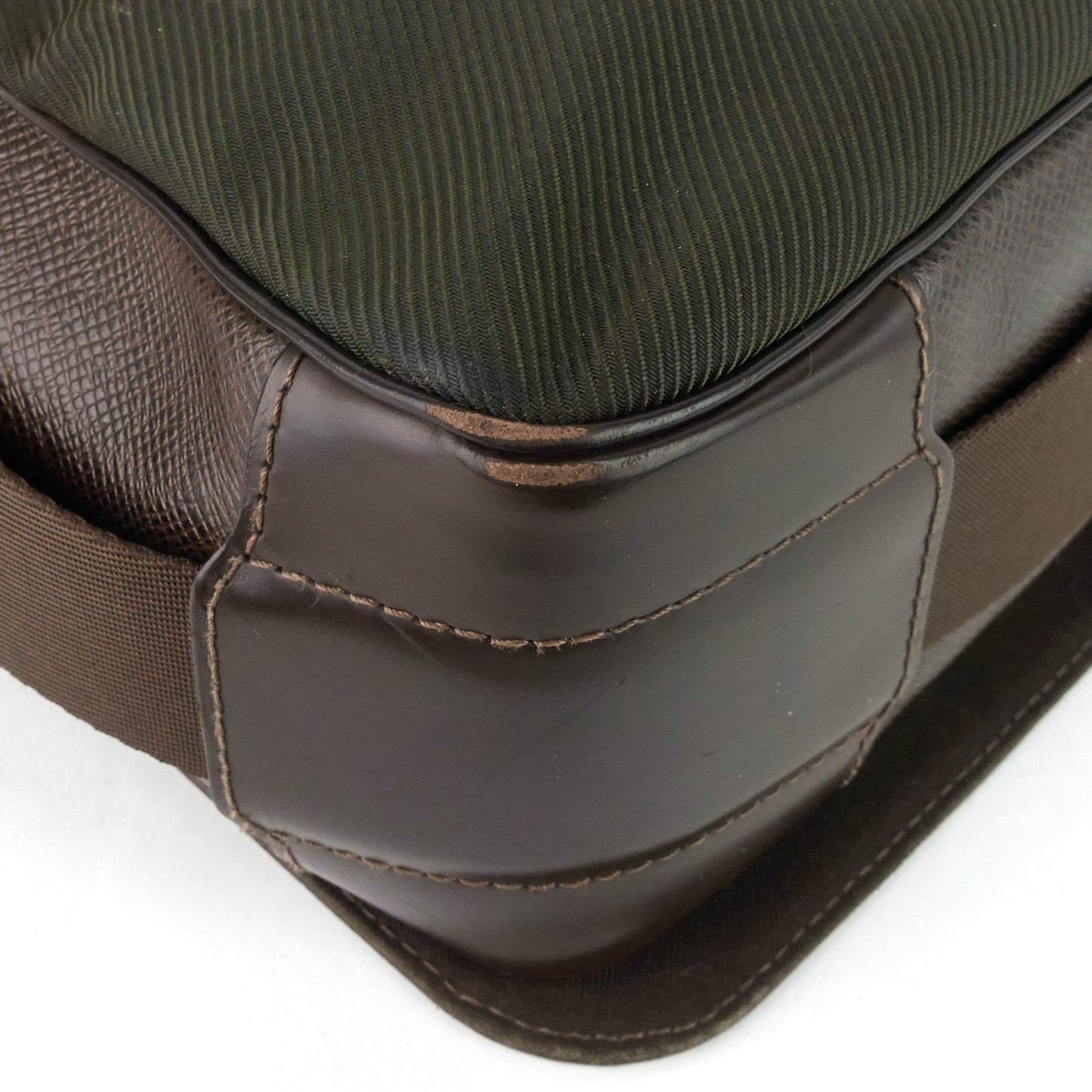 Louis Vuitto Viktor Taiga Leather Messenger Bag