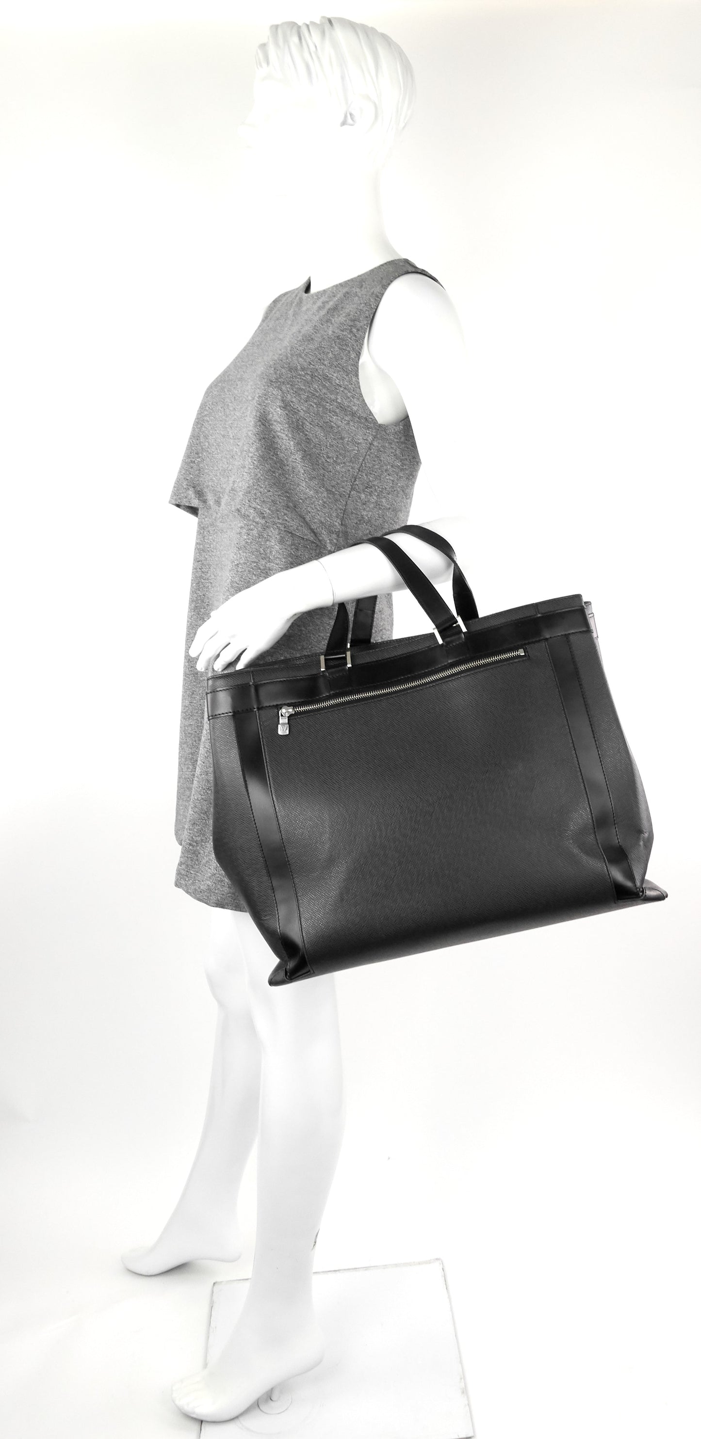 Louis Vuitto Kasbek GM Taiga Leather Bag