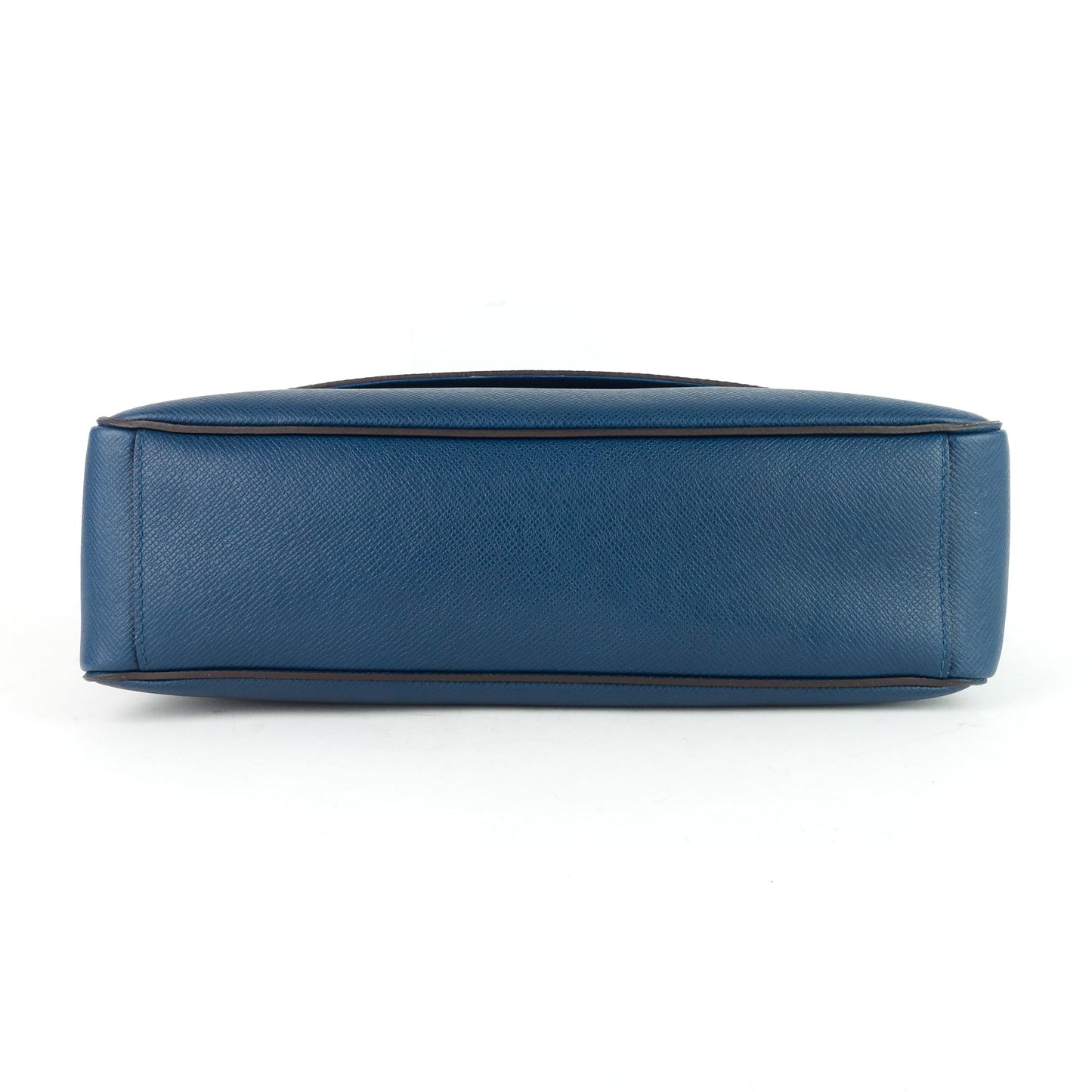 Louis Vuitto Roman MM Taiga Leather Messenger Bag