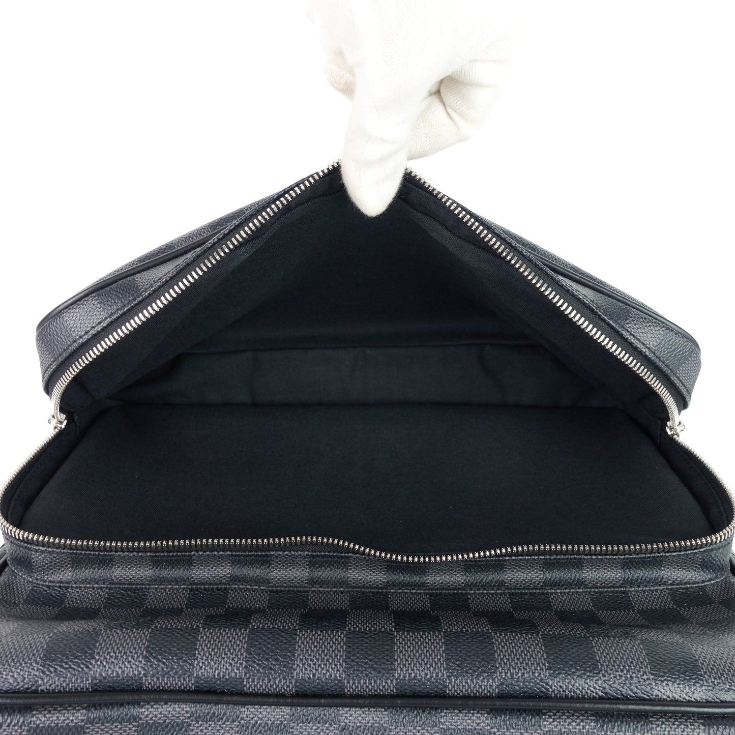 Louis Vuitto Leoh Damier Graphite Canvas Messenger Bag