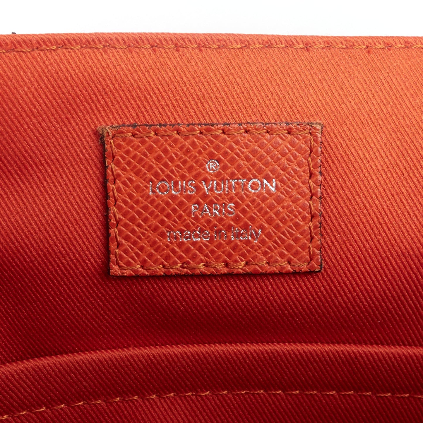 Louis Vuitto Roman PM NM Taiga Leather Messenger Bag
