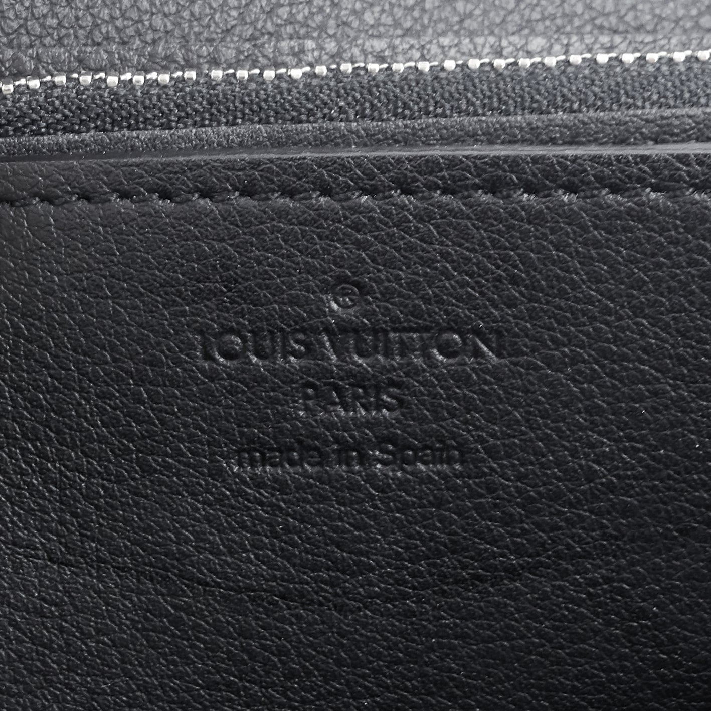 Louis Vuitto Zippy XL Taurillon Leather Organizer