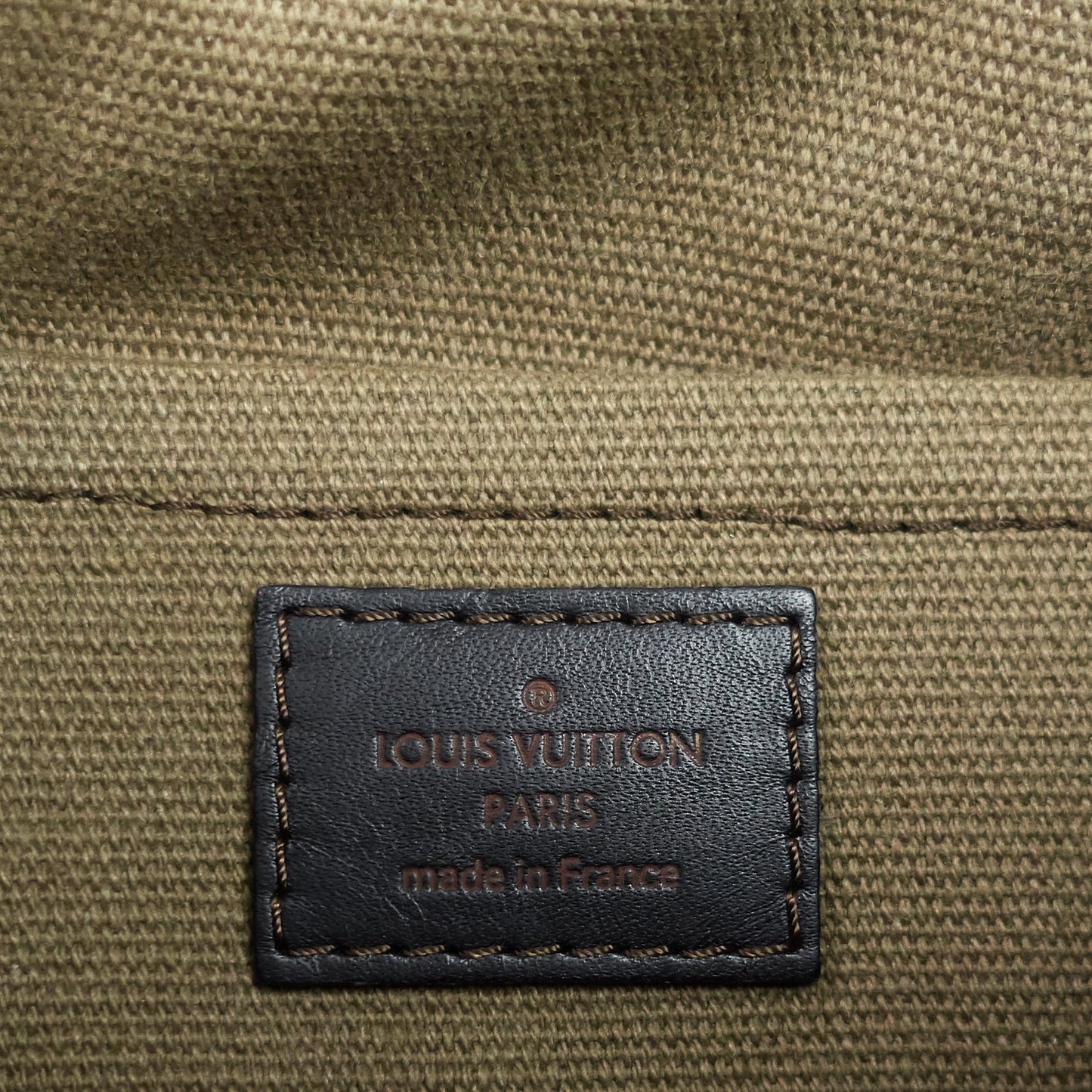 Louis Vuitto Omaha Utah Leather Messenger Bag