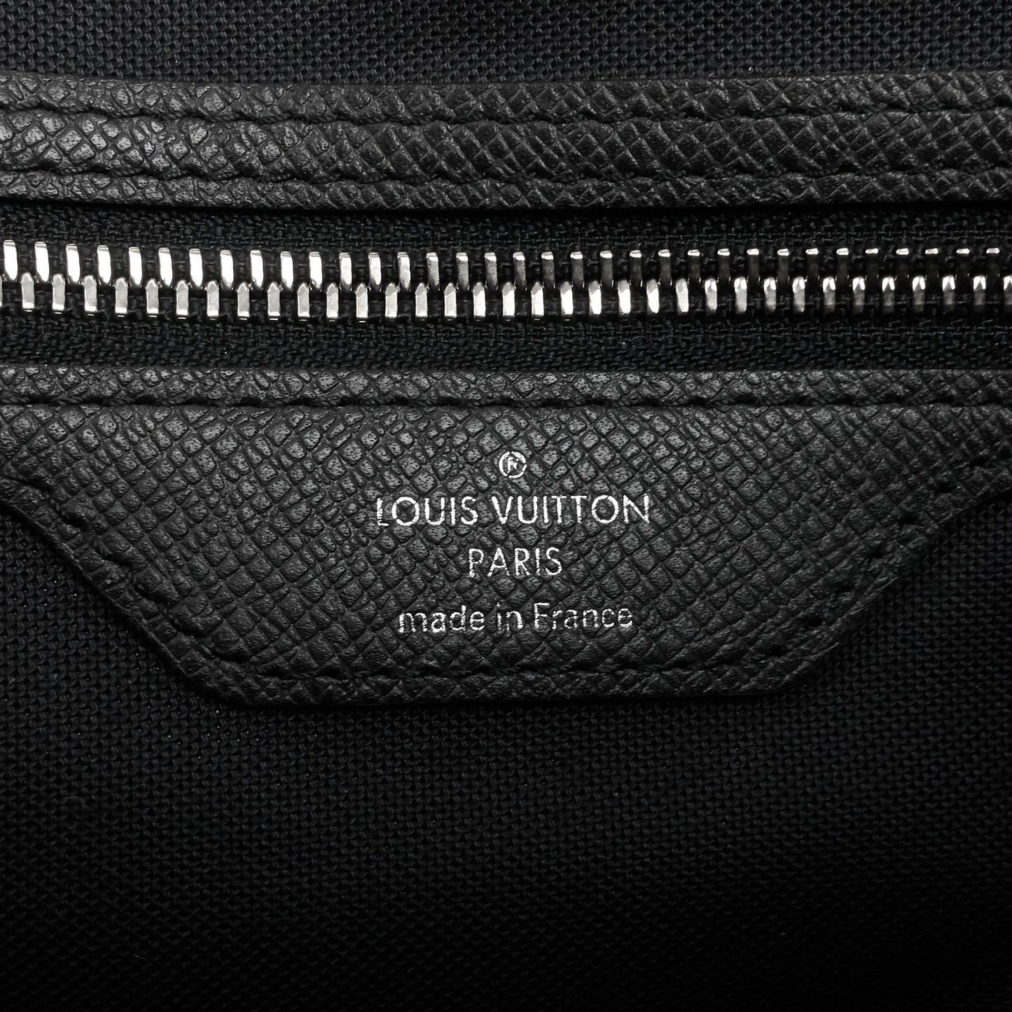 Louis Vuitto Roman MM Taiga Leather Messenger Bag