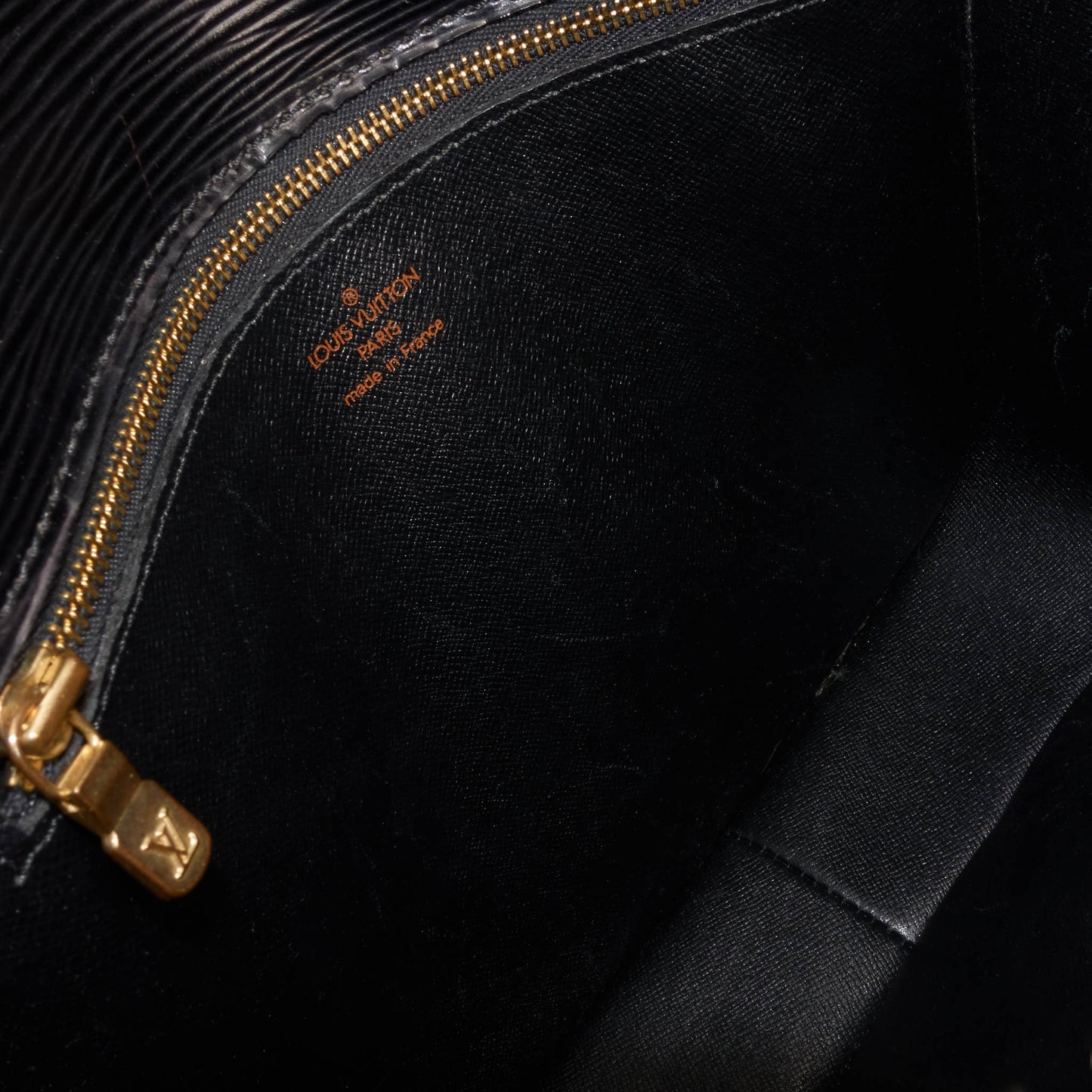Louis Vuitto Saint Cloud GM Epi Leather Bag