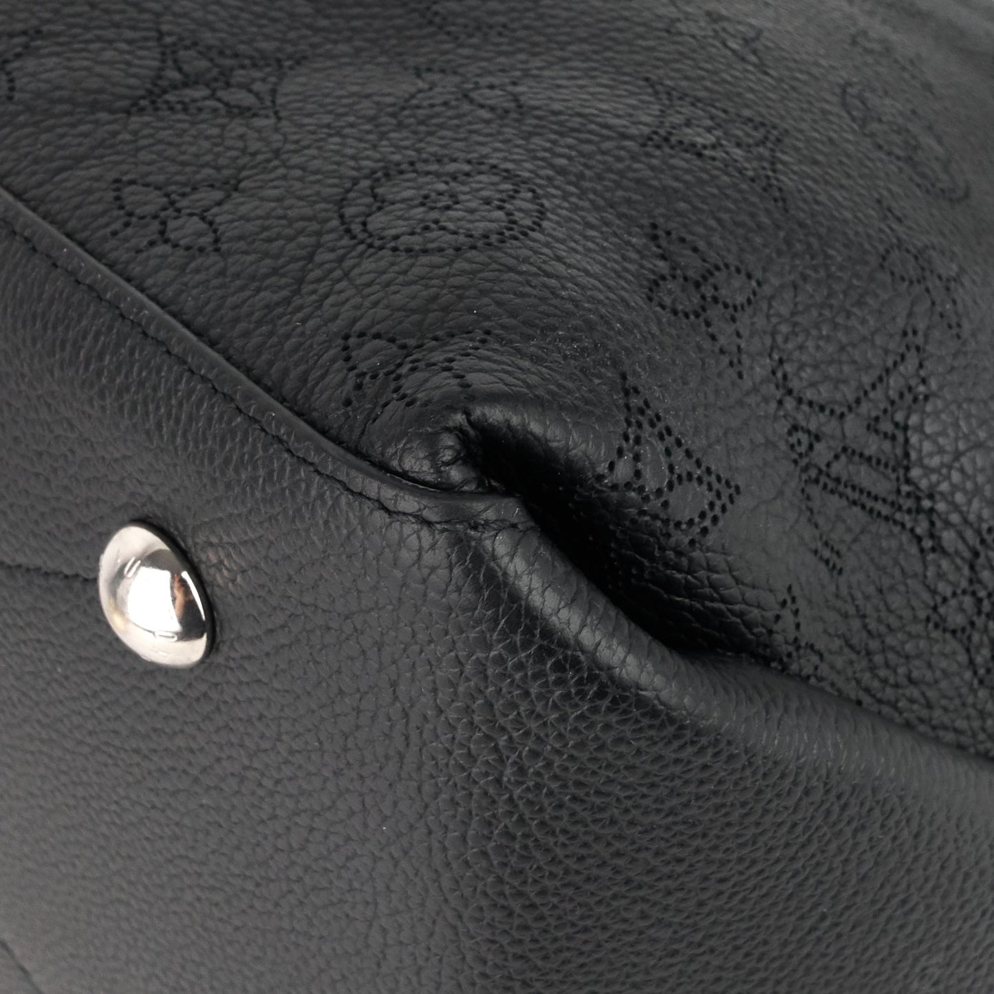 Louis Vuitto Beaubourg MM Mahina Leather Hobo Bag