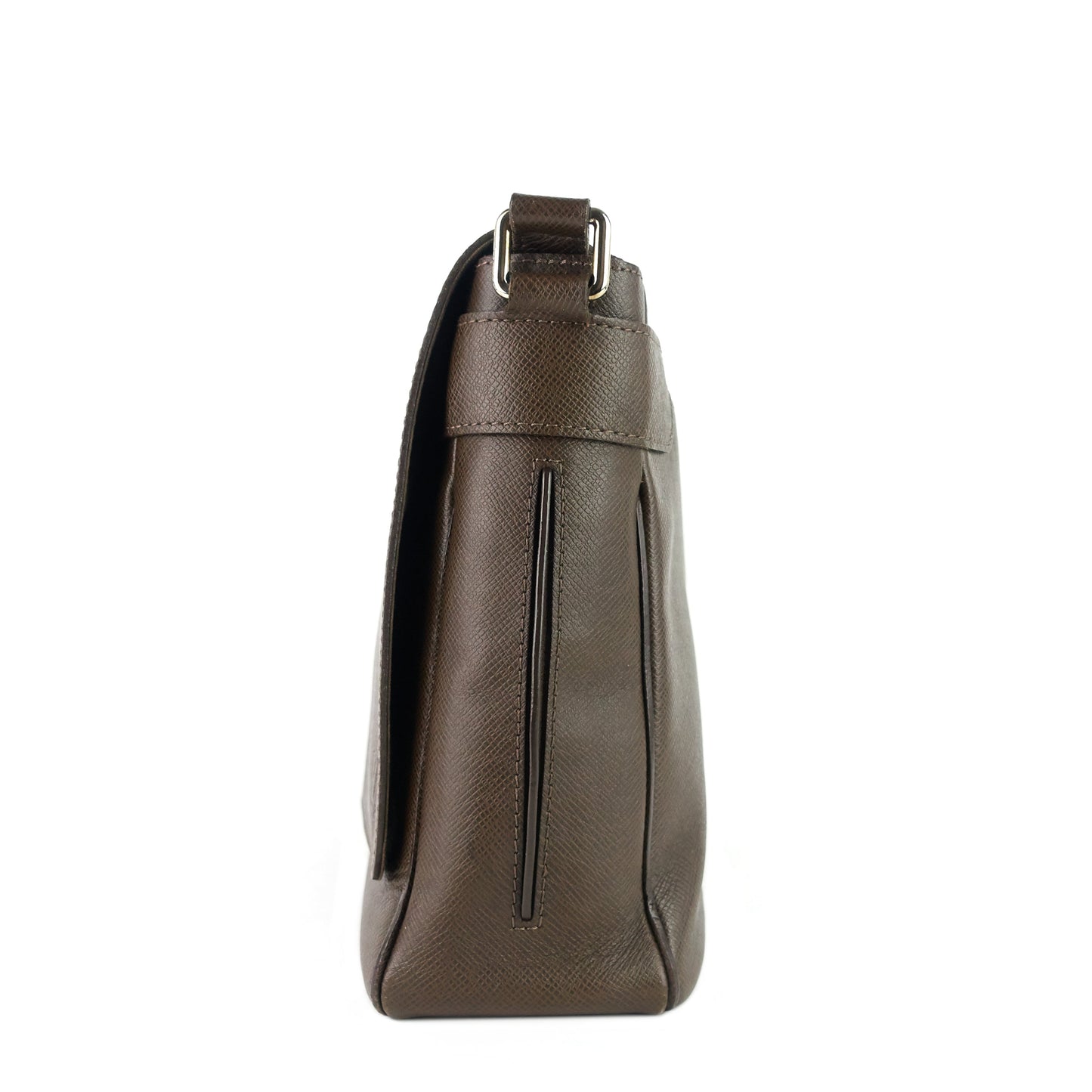 Louis Vuitto Roman MM Taiga Leather Messenger Bag