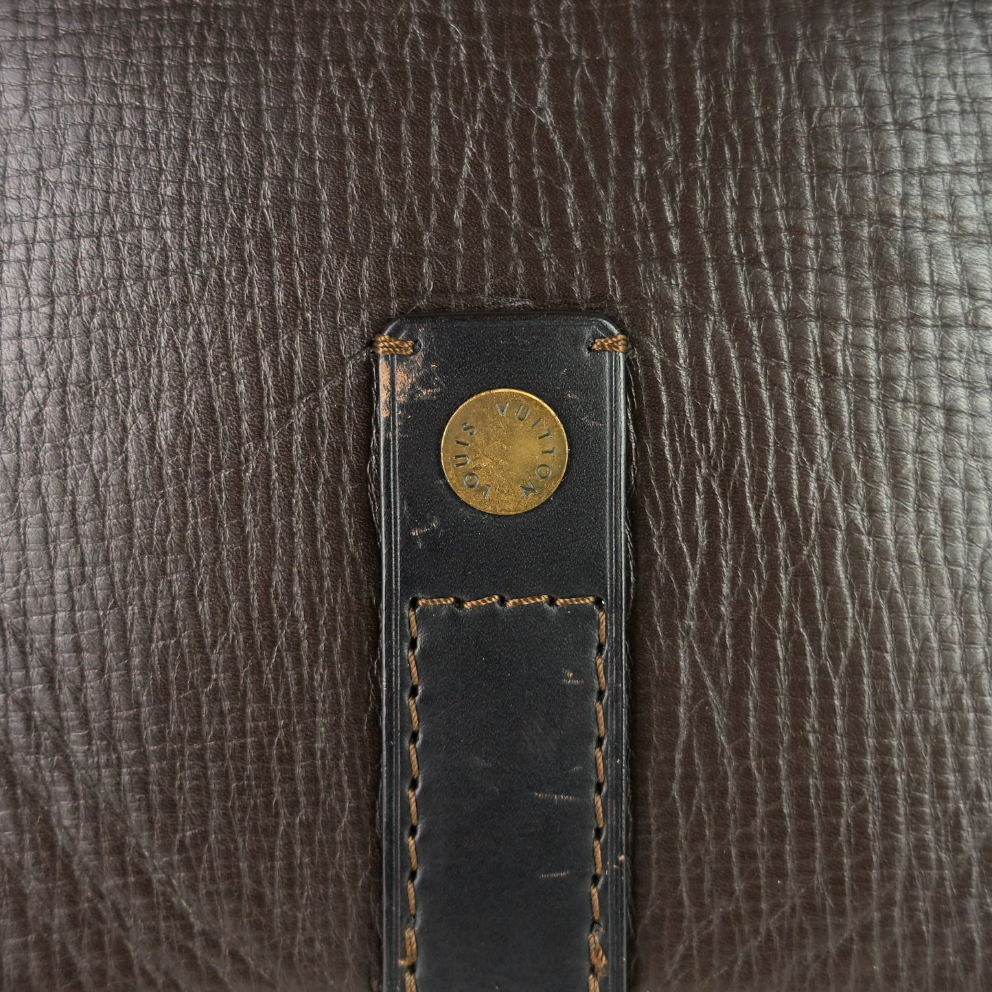 Louis Vuitto Omaha Utah Leather Messenger Bag
