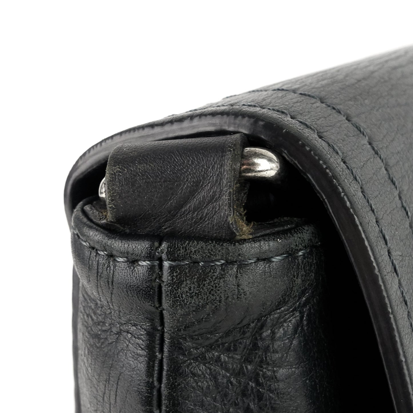 Louis Vuitto Omaha Utah Leather Messenger Bag